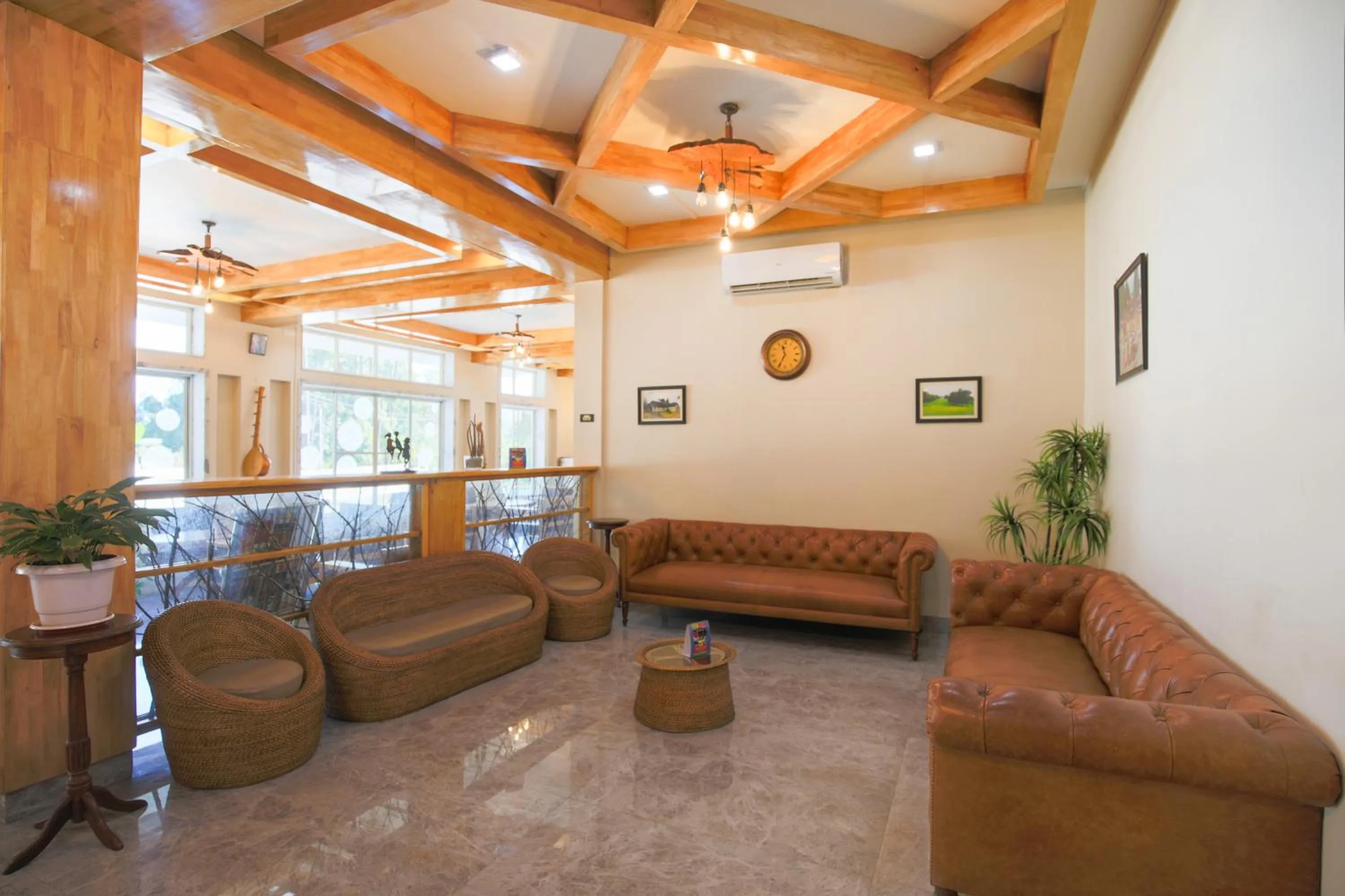 Lobby or reception in La Nicholas Lake View by Summit Hotels