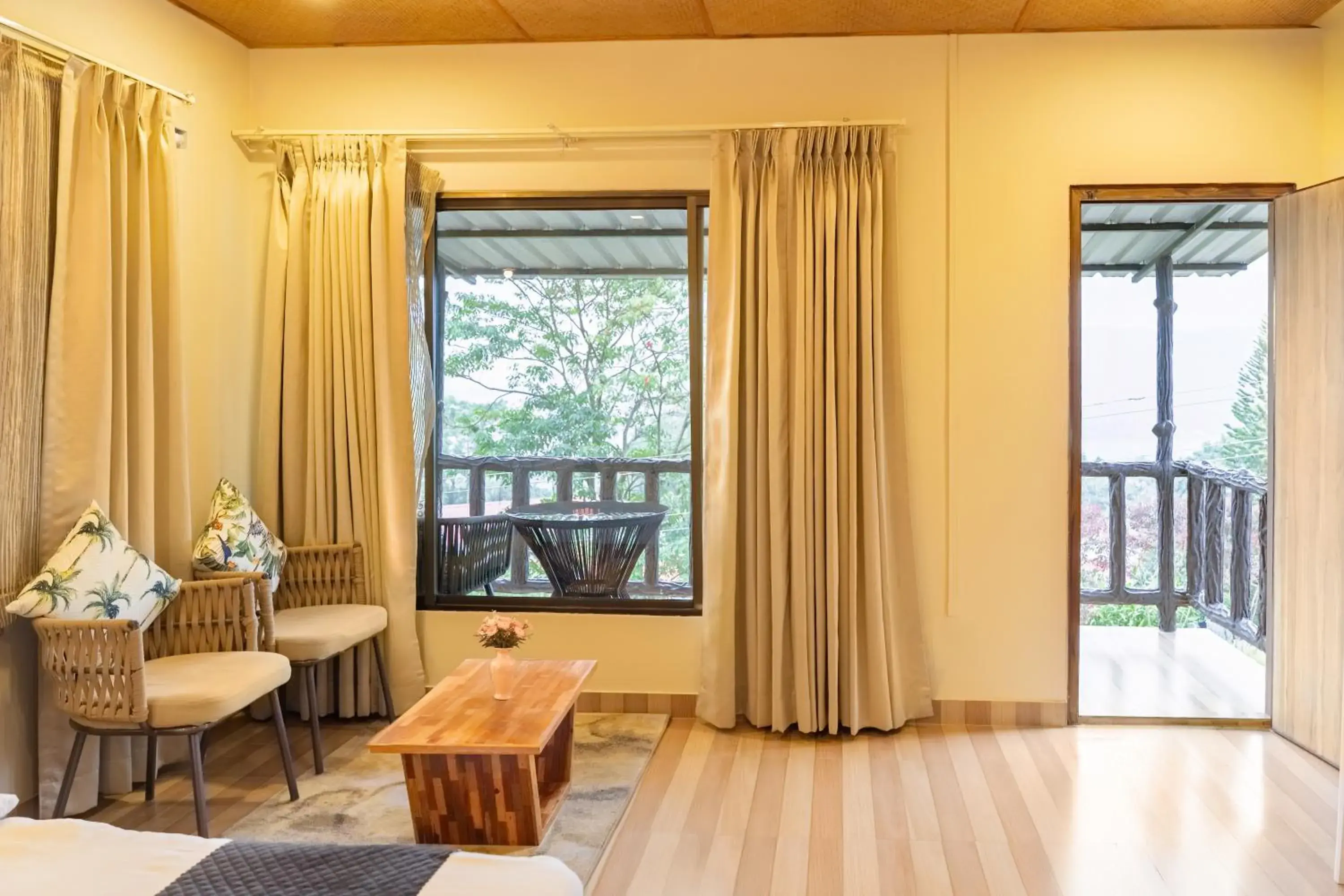 Deluxe Cottage lake view with balcony in La Nicholas Lake View by Summit Hotels Deluxe Cottage lake view with balcony in La Nicholas Lake View by Summit Hotels