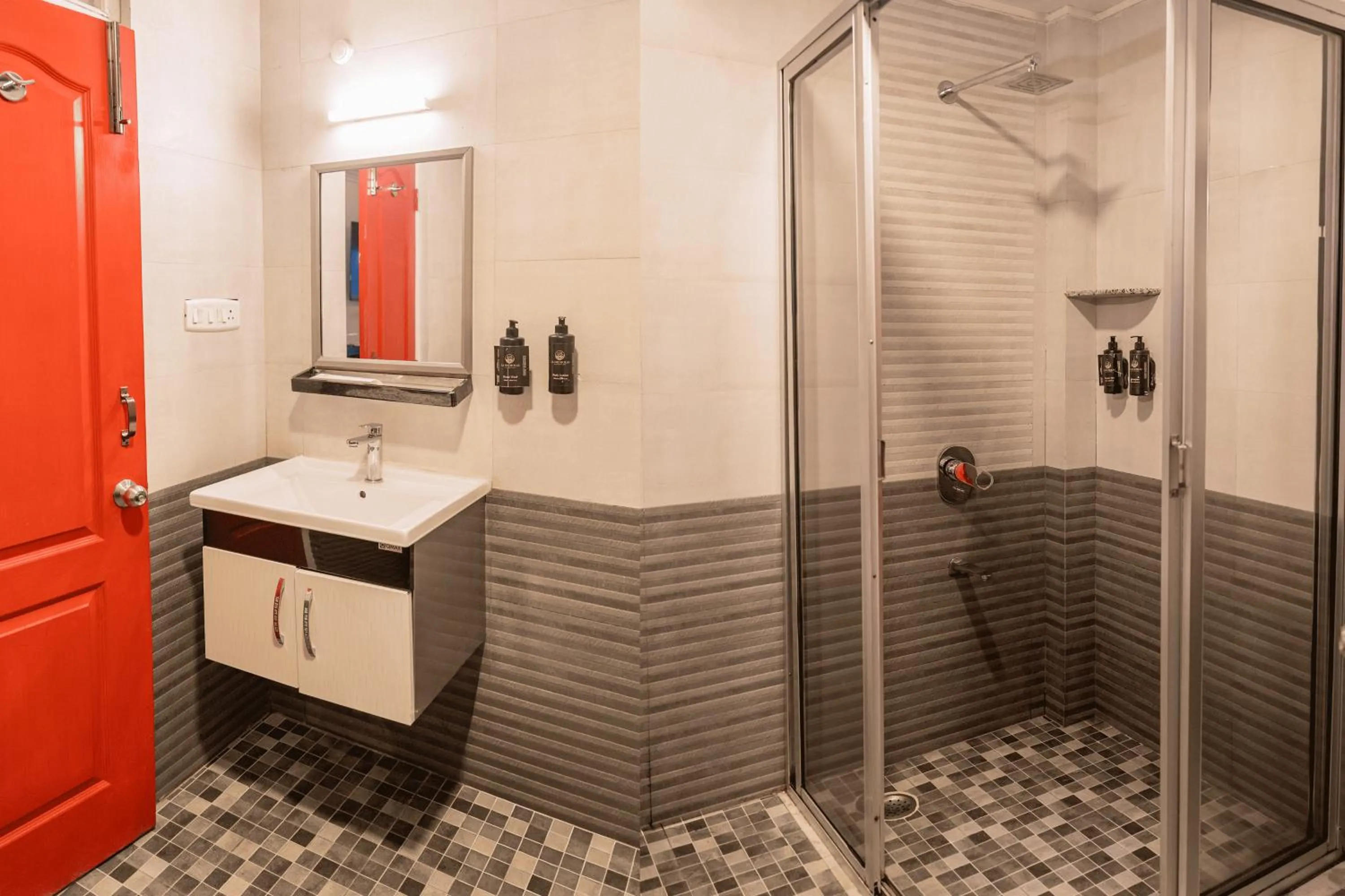 Shower in La Nicholas Lake View by Summit Hotels