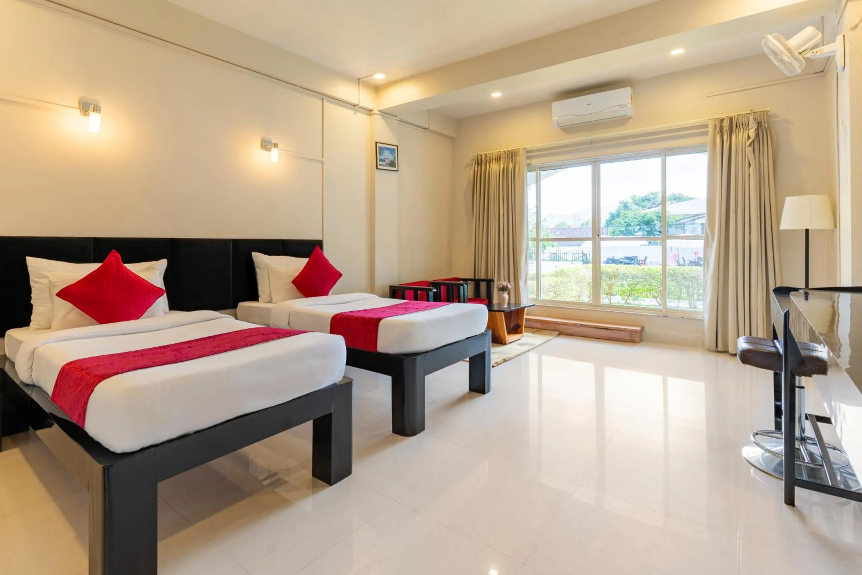 Bed in La Nicholas Lake View by Summit Hotels