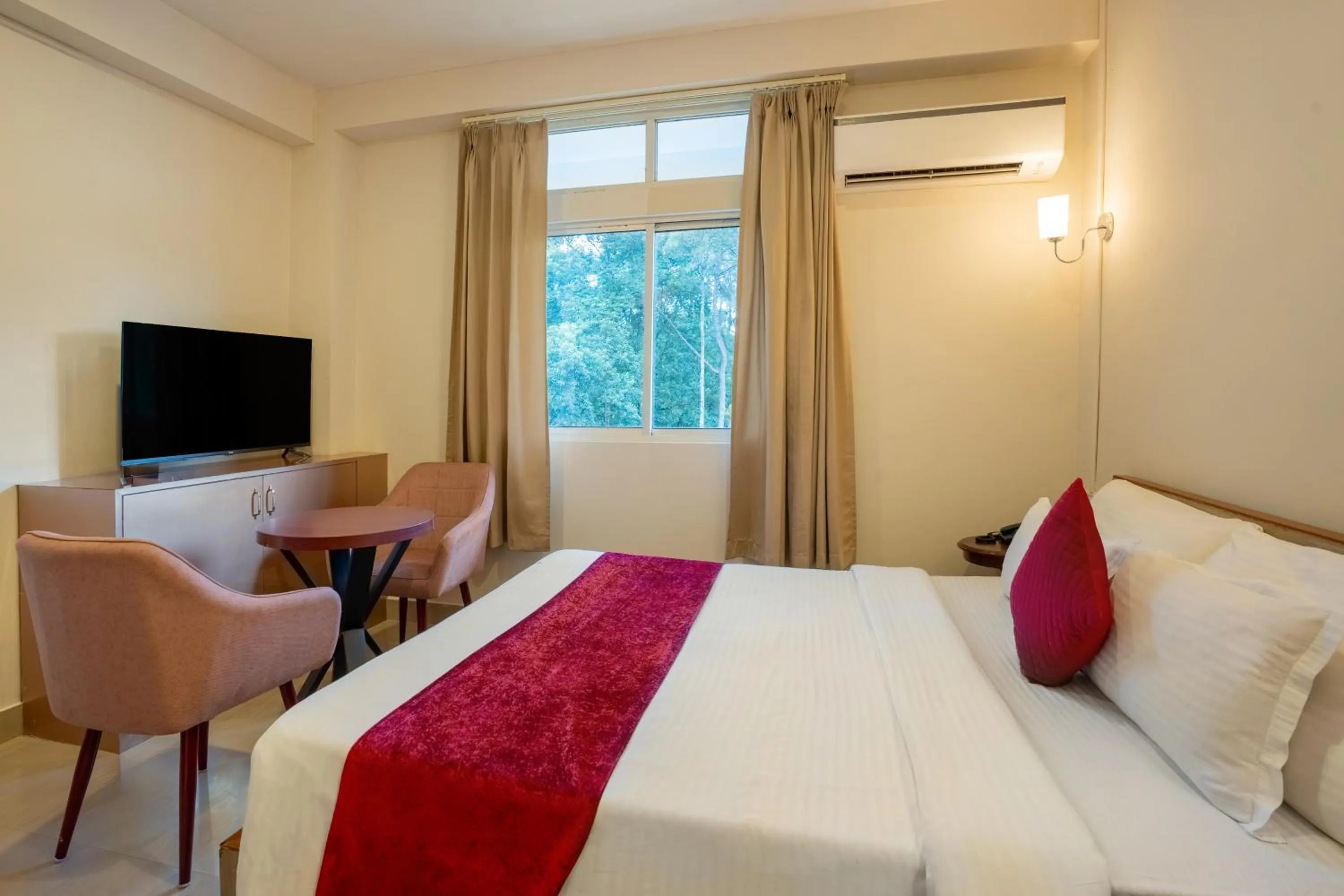 Bed in La Nicholas Lake View by Summit Hotels