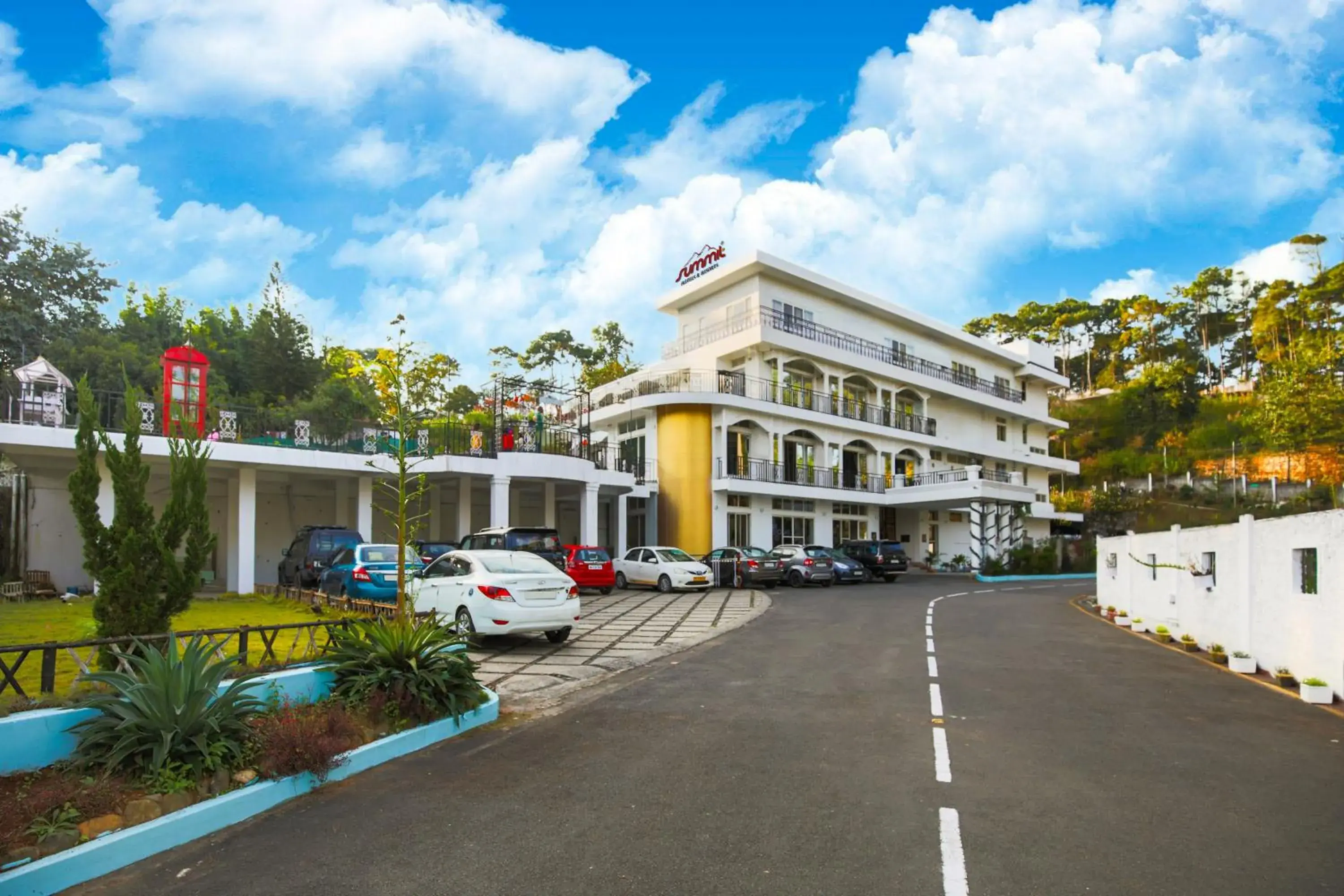 Property building in La Nicholas Lake View by Summit Hotels Property building in La Nicholas Lake View by Summit Hotels