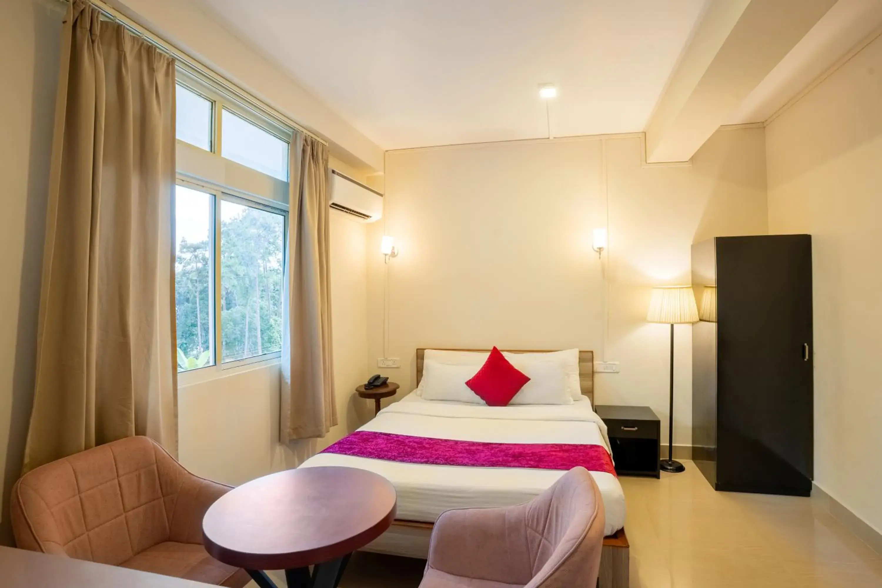 Premium Room in La Nicholas Lake View by Summit Hotels Premium Room in La Nicholas Lake View by Summit Hotels