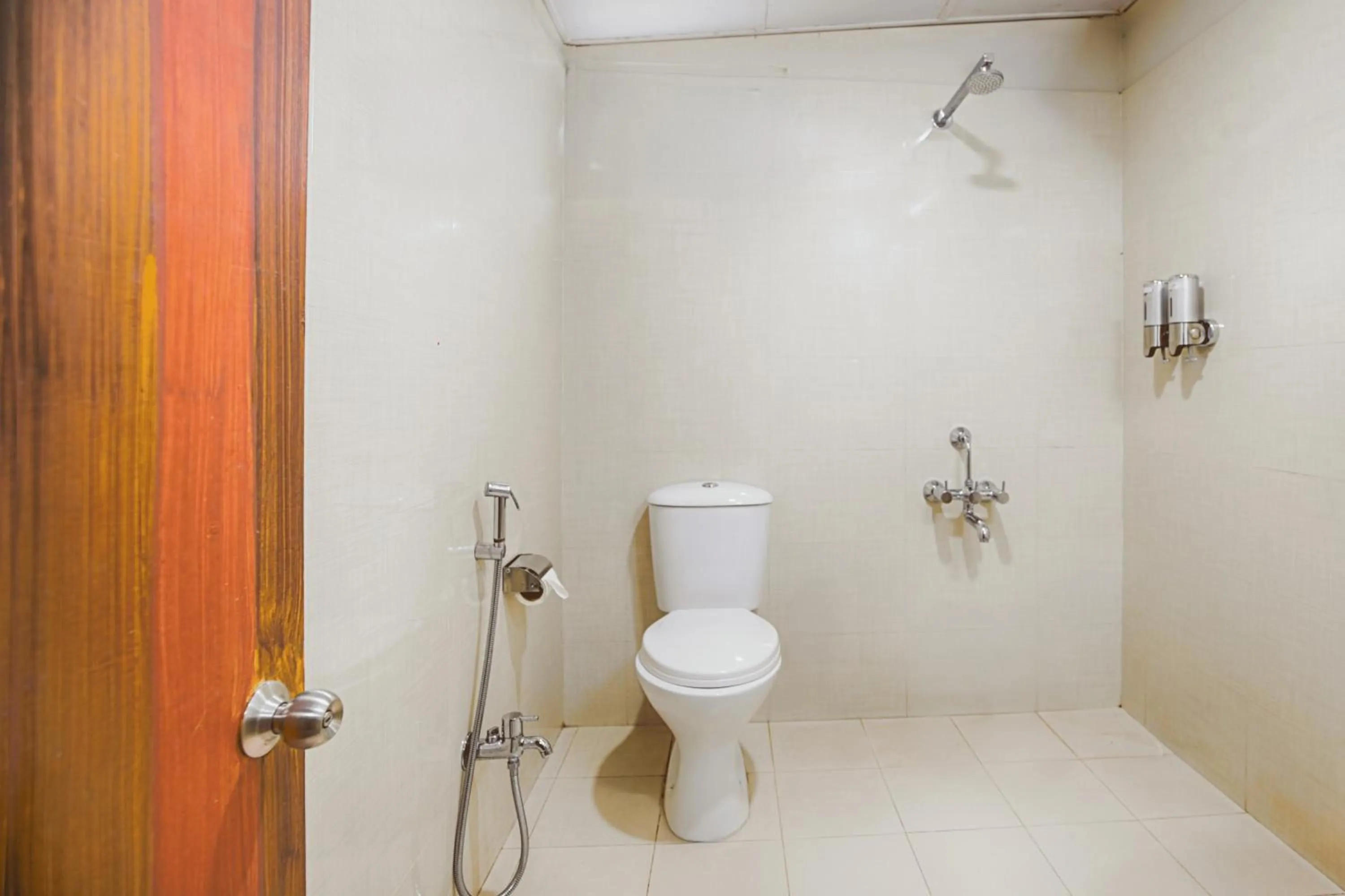 Shower in La Nicholas Lake View by Summit Hotels