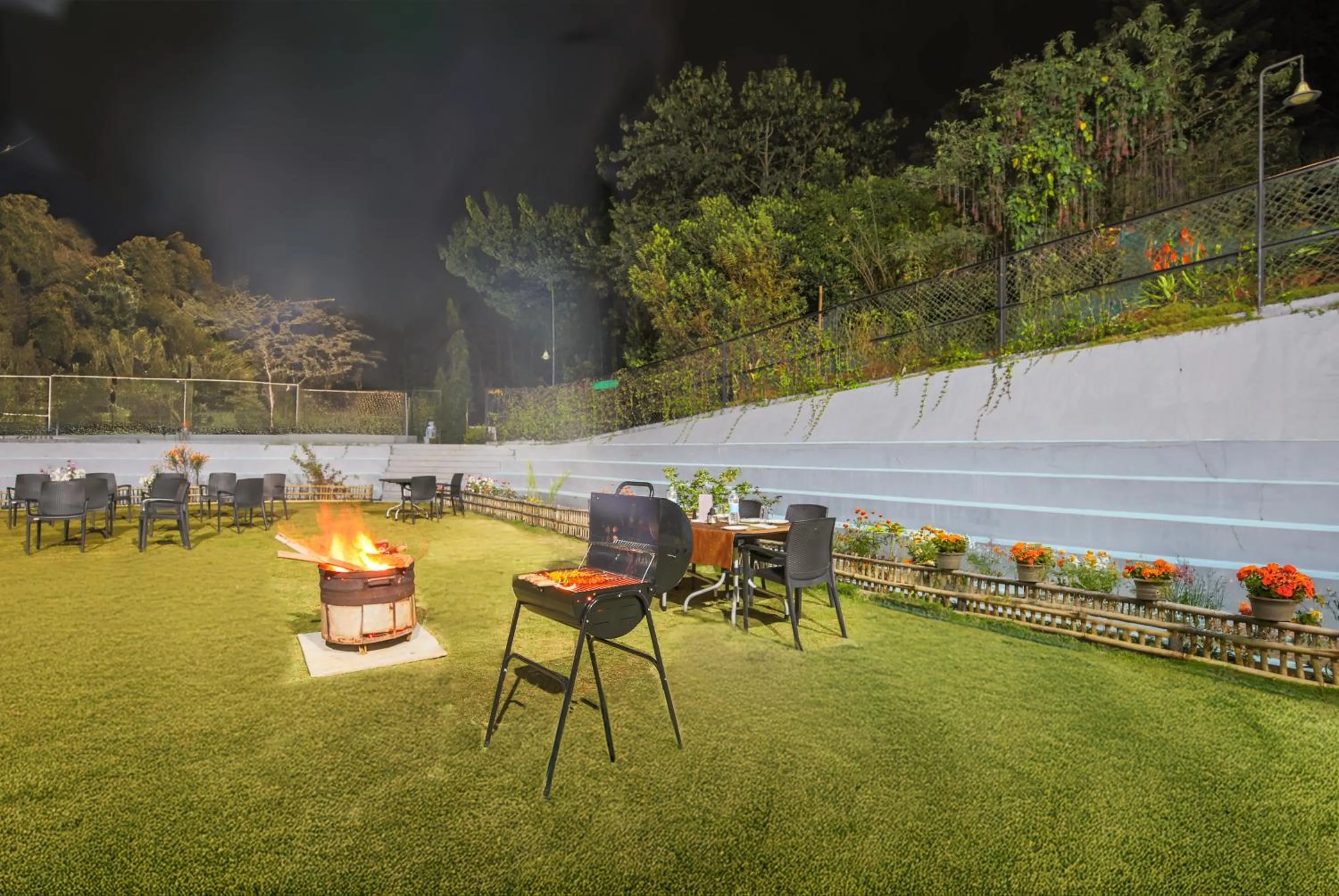 Night in La Nicholas Lake View by Summit Hotels