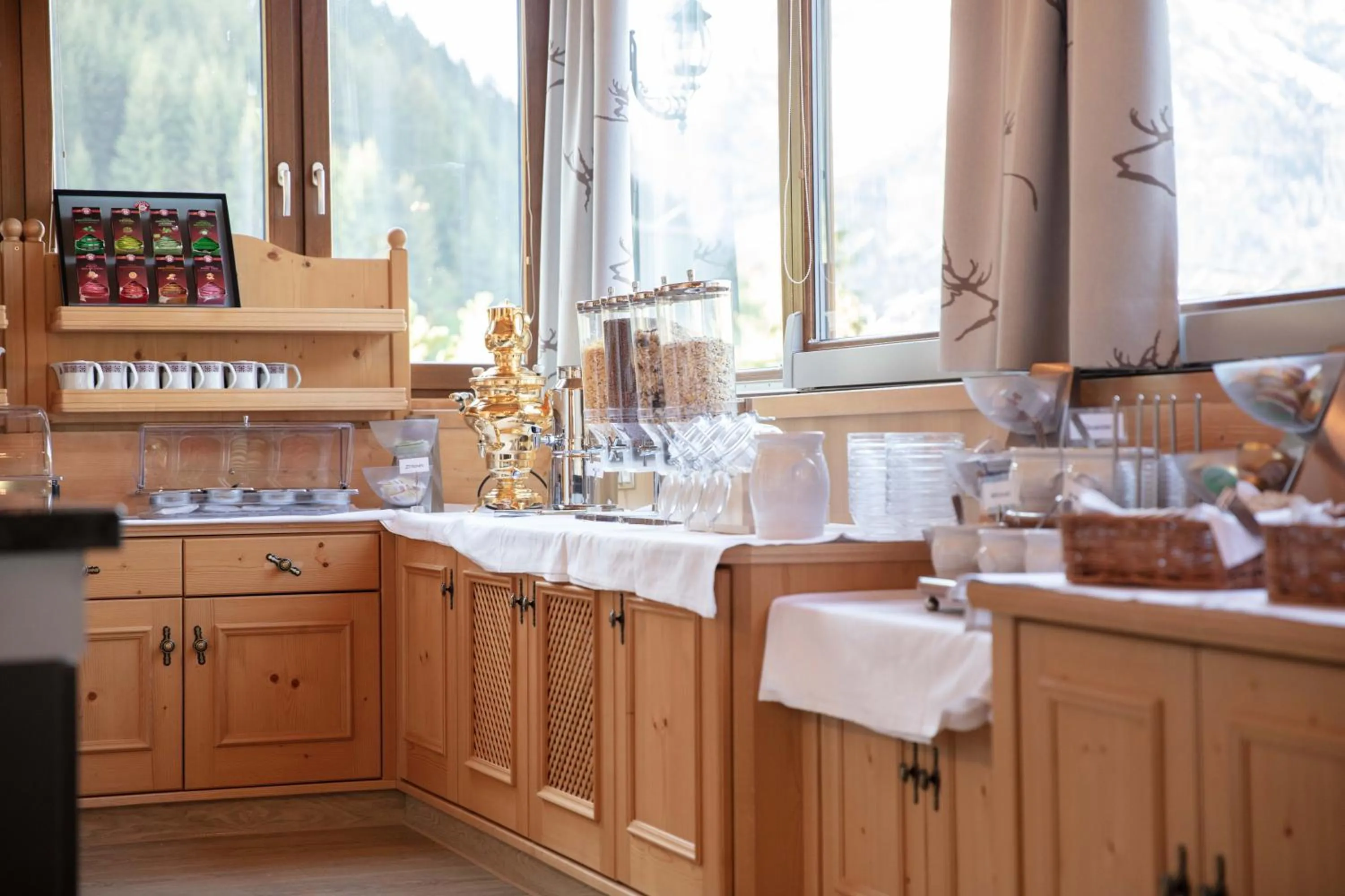 Buffet breakfast in Hotel Rotlechhof