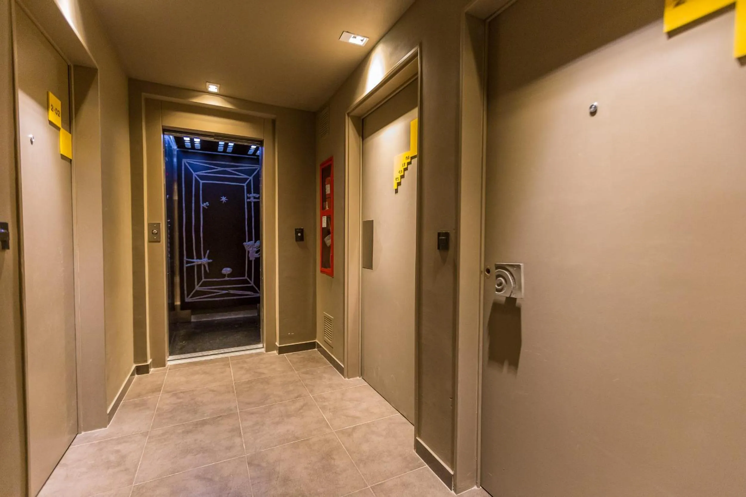 elevator in Babel Belgrano