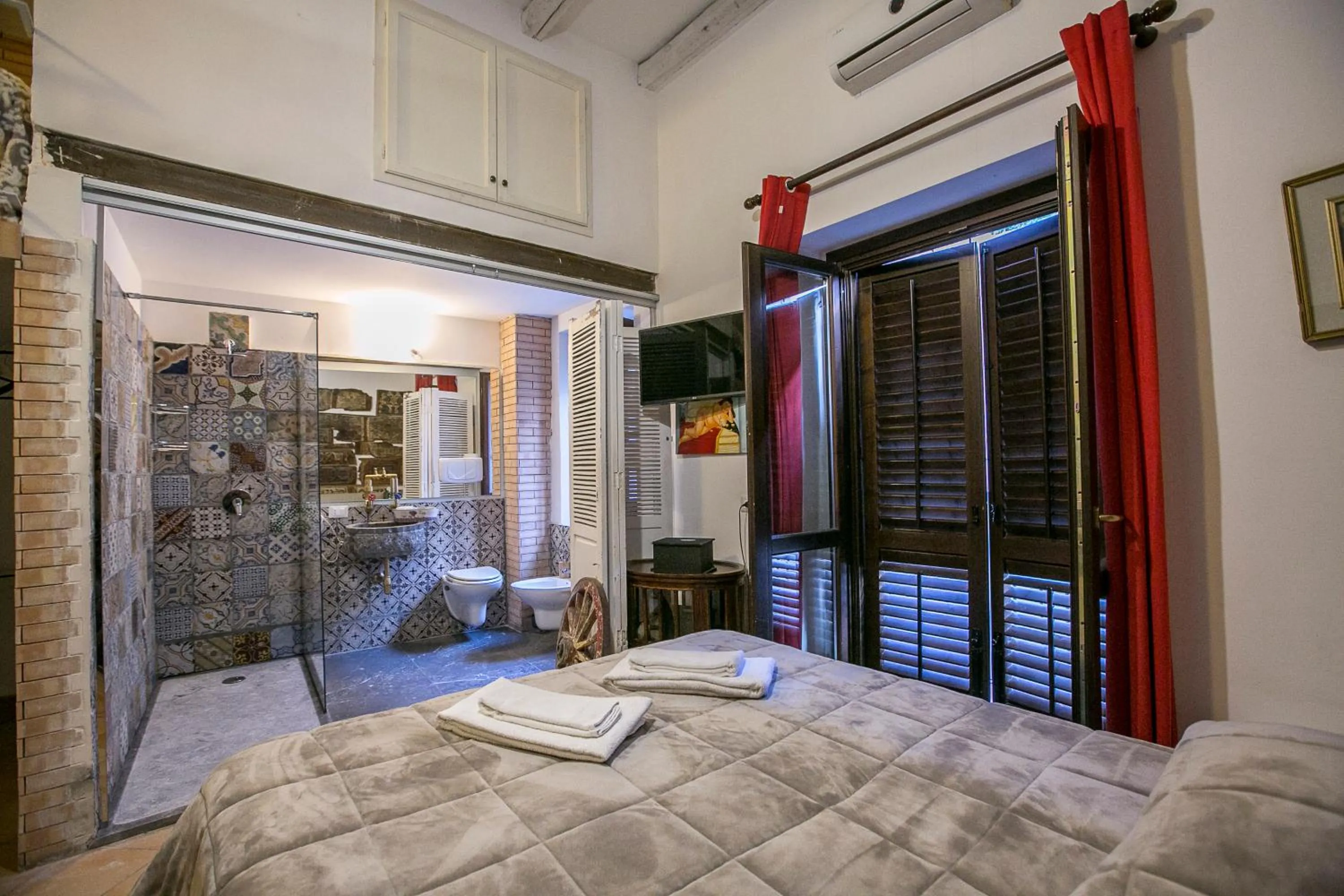 Photo of the whole room, Bed in Porta di Castro Hotel & Pool