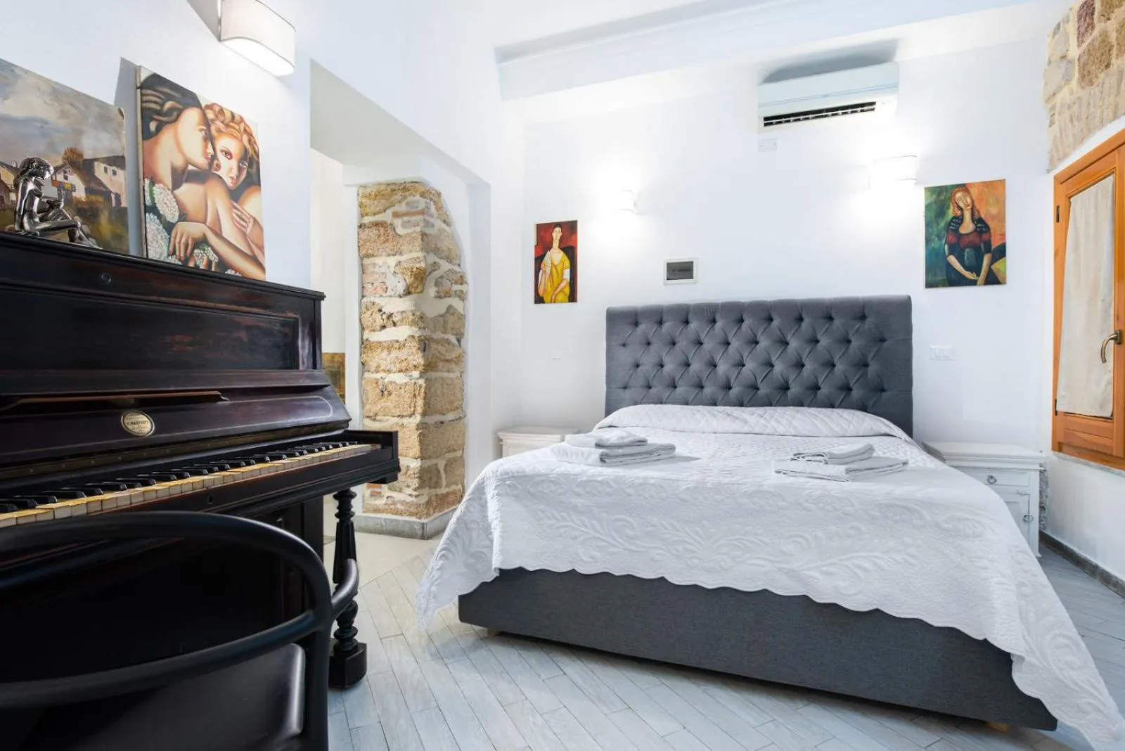 Bed in Porta di Castro Hotel & Pool