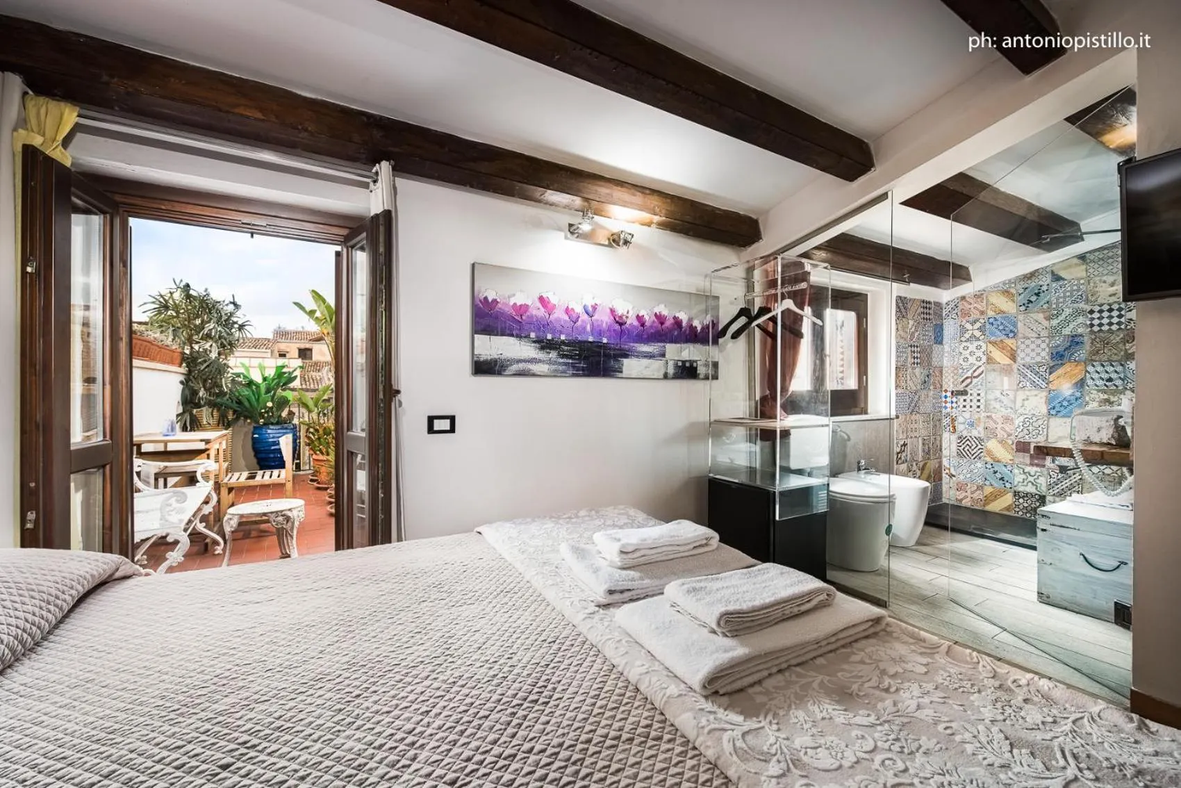 Bed in Porta di Castro Hotel & Pool