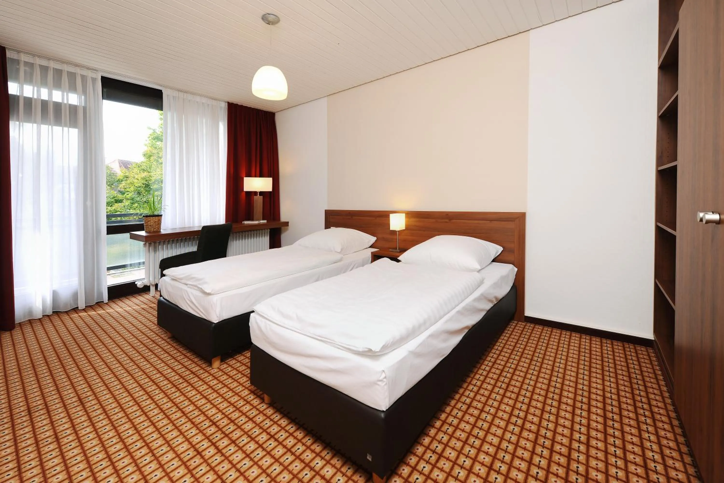 Bed in Bildungshaus St. Bernhard - Wohnen und Tagen