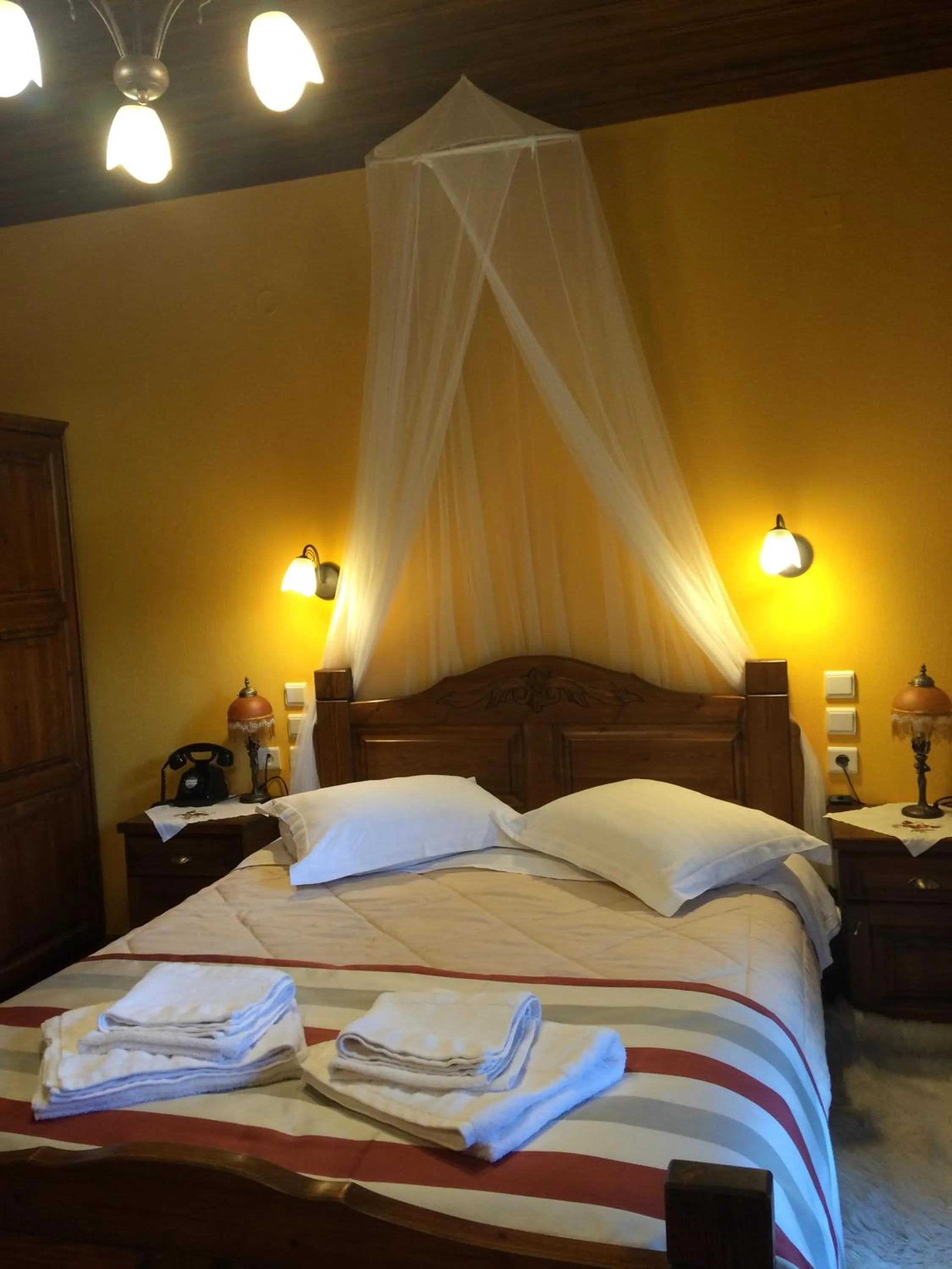 Bed in Archontiko Tsiboni