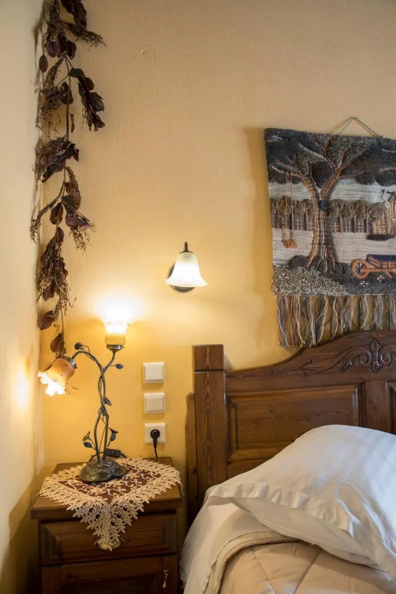 Bed in Archontiko Tsiboni