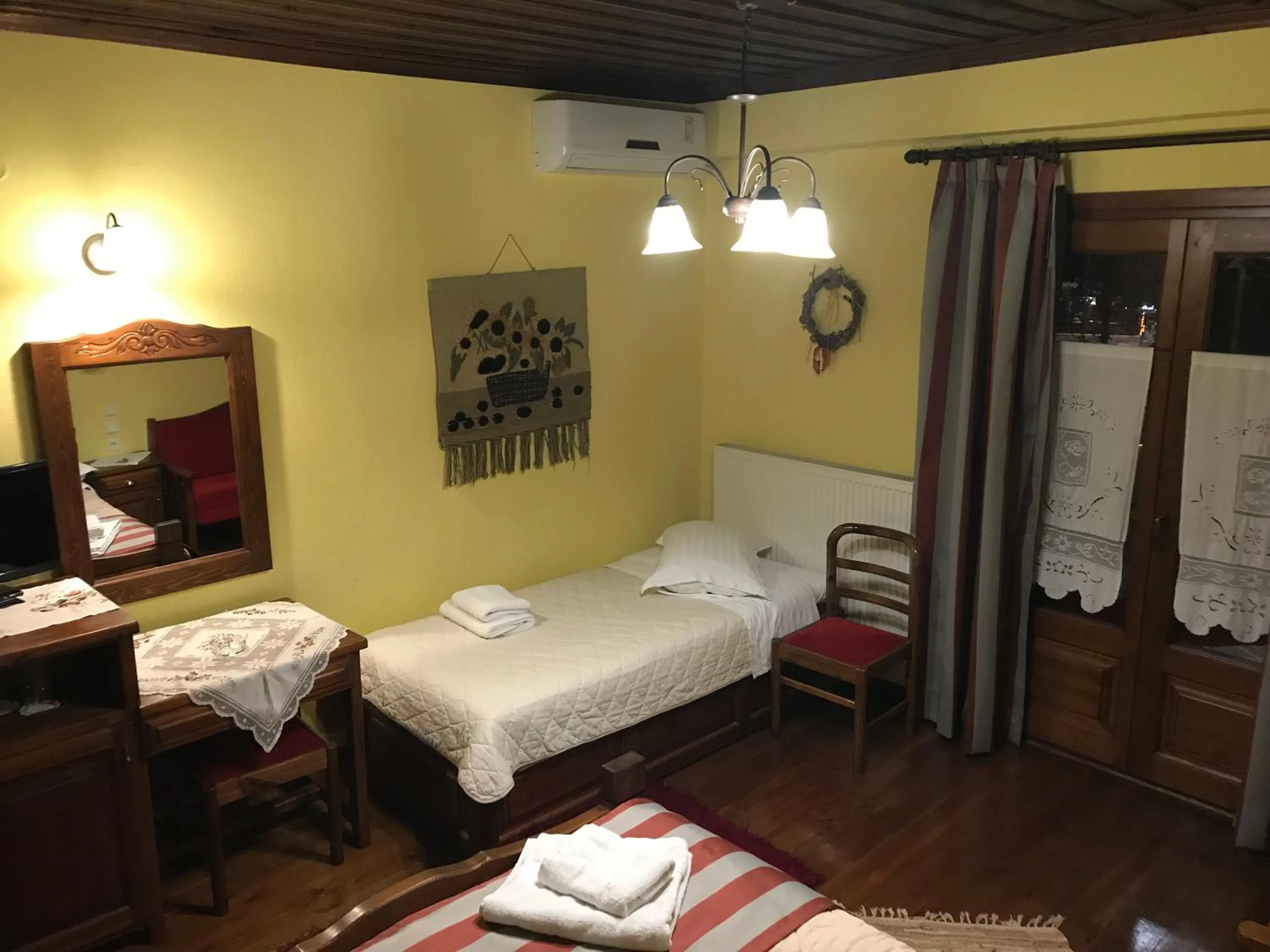 Bed in Archontiko Tsiboni