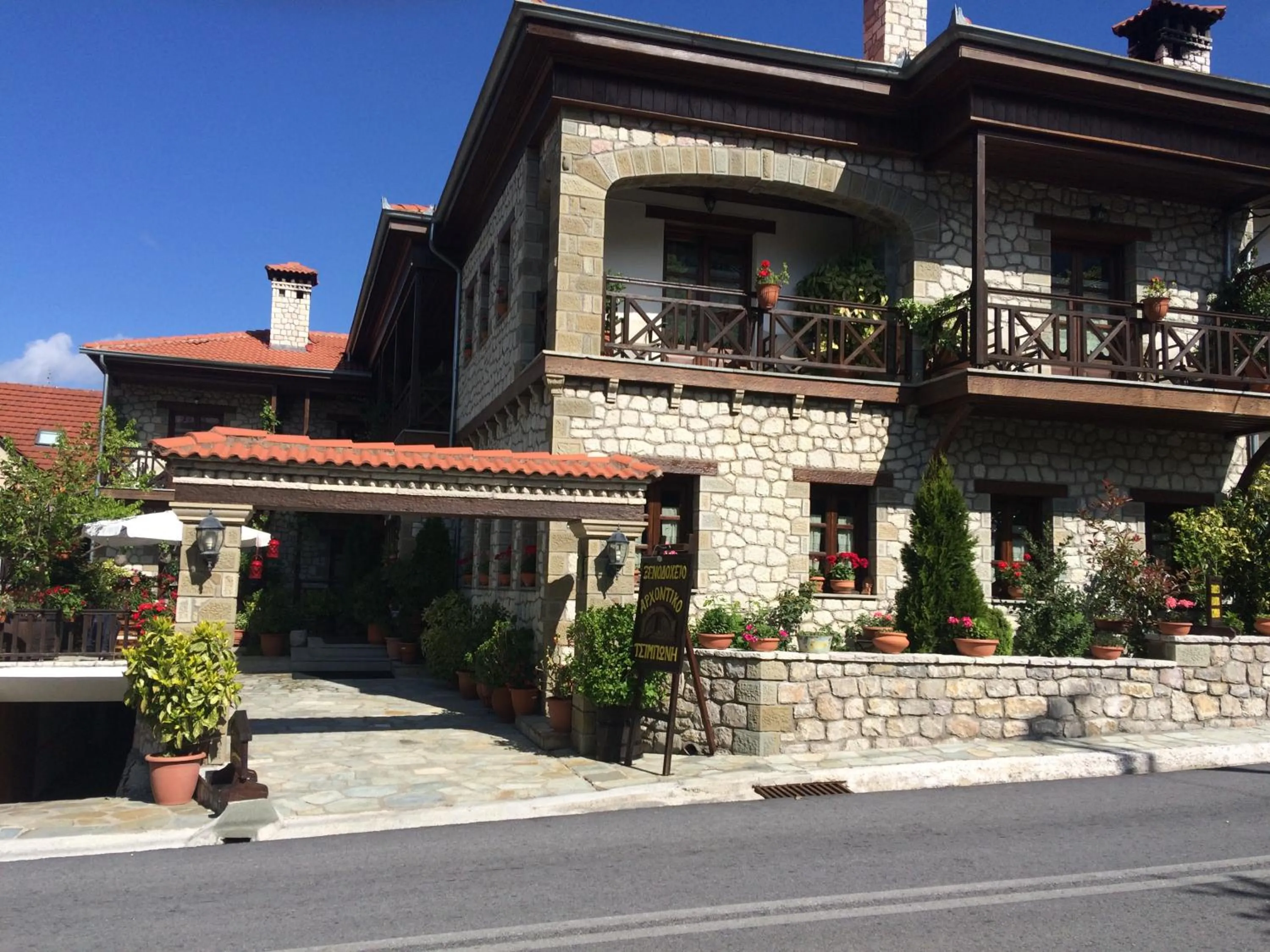 Property building in Archontiko Tsiboni