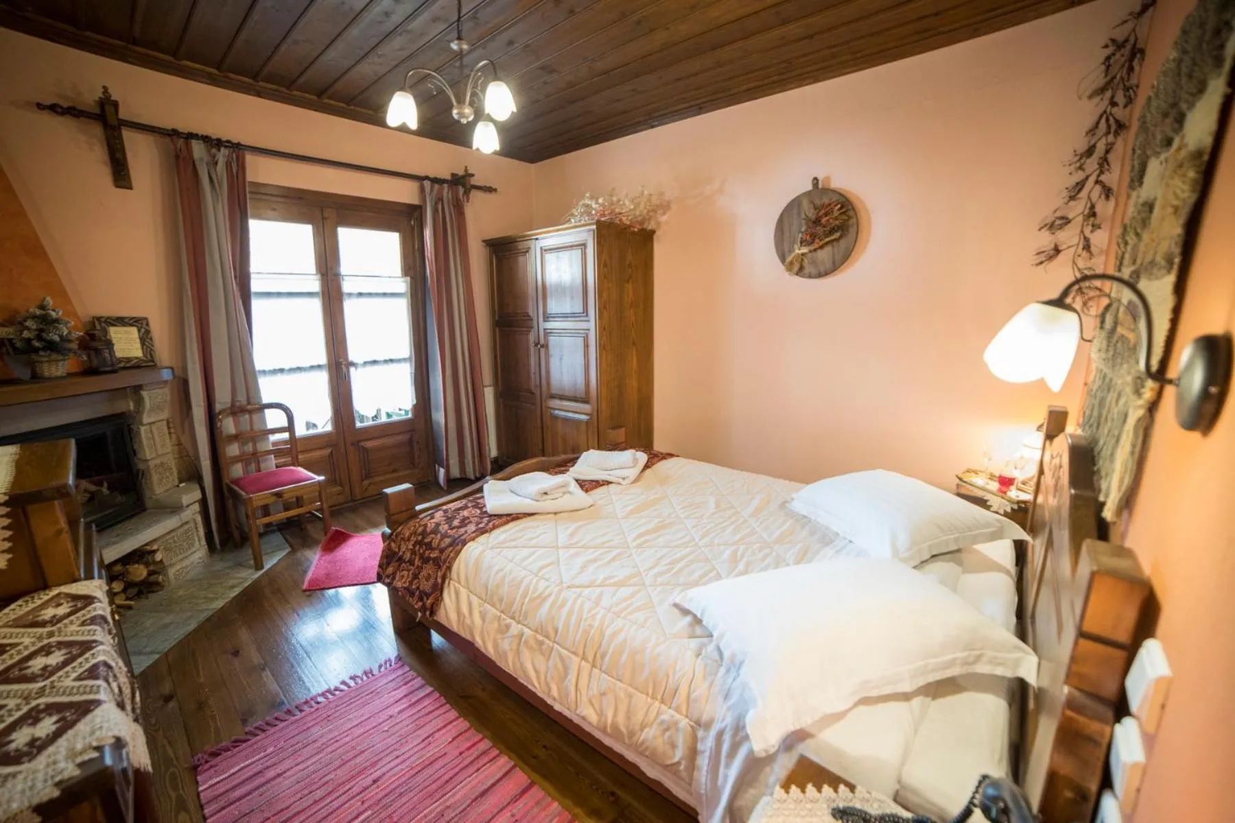 Bed in Archontiko Tsiboni