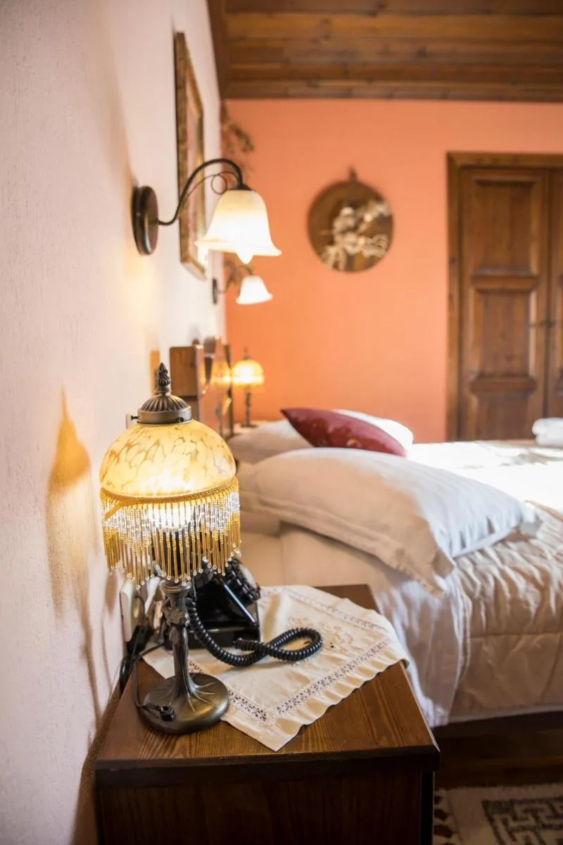 Bed in Archontiko Tsiboni