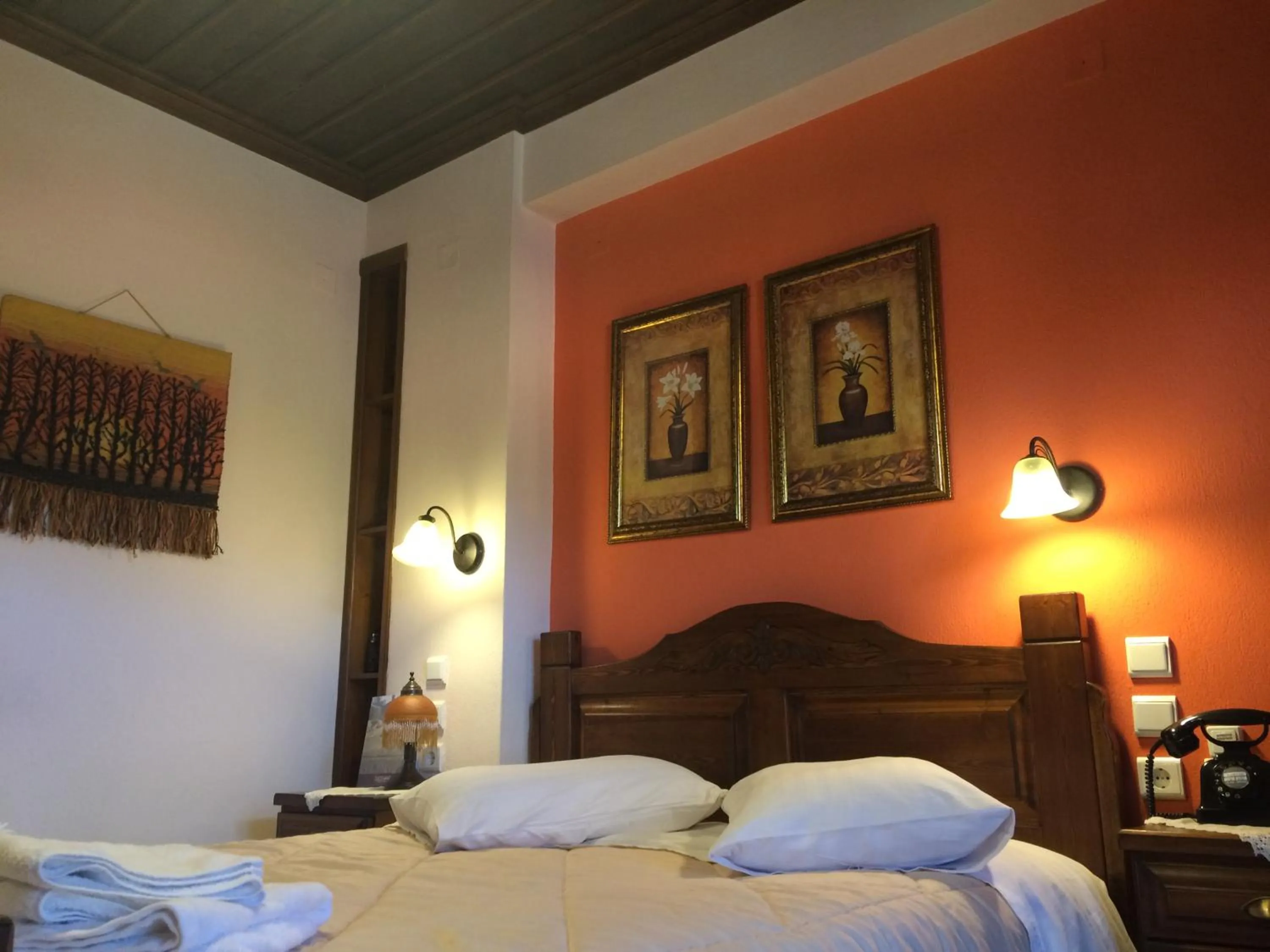 Bed in Archontiko Tsiboni
