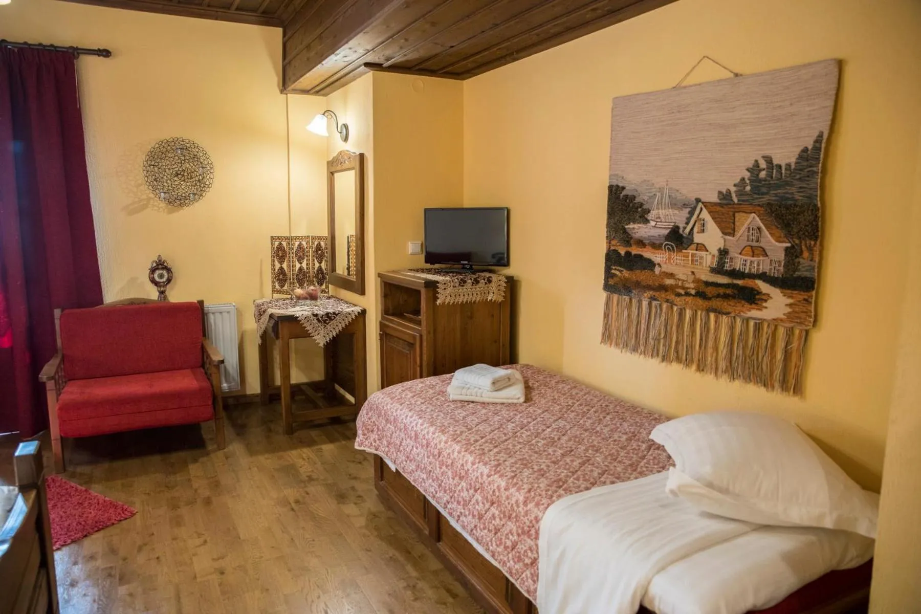 Bed in Archontiko Tsiboni