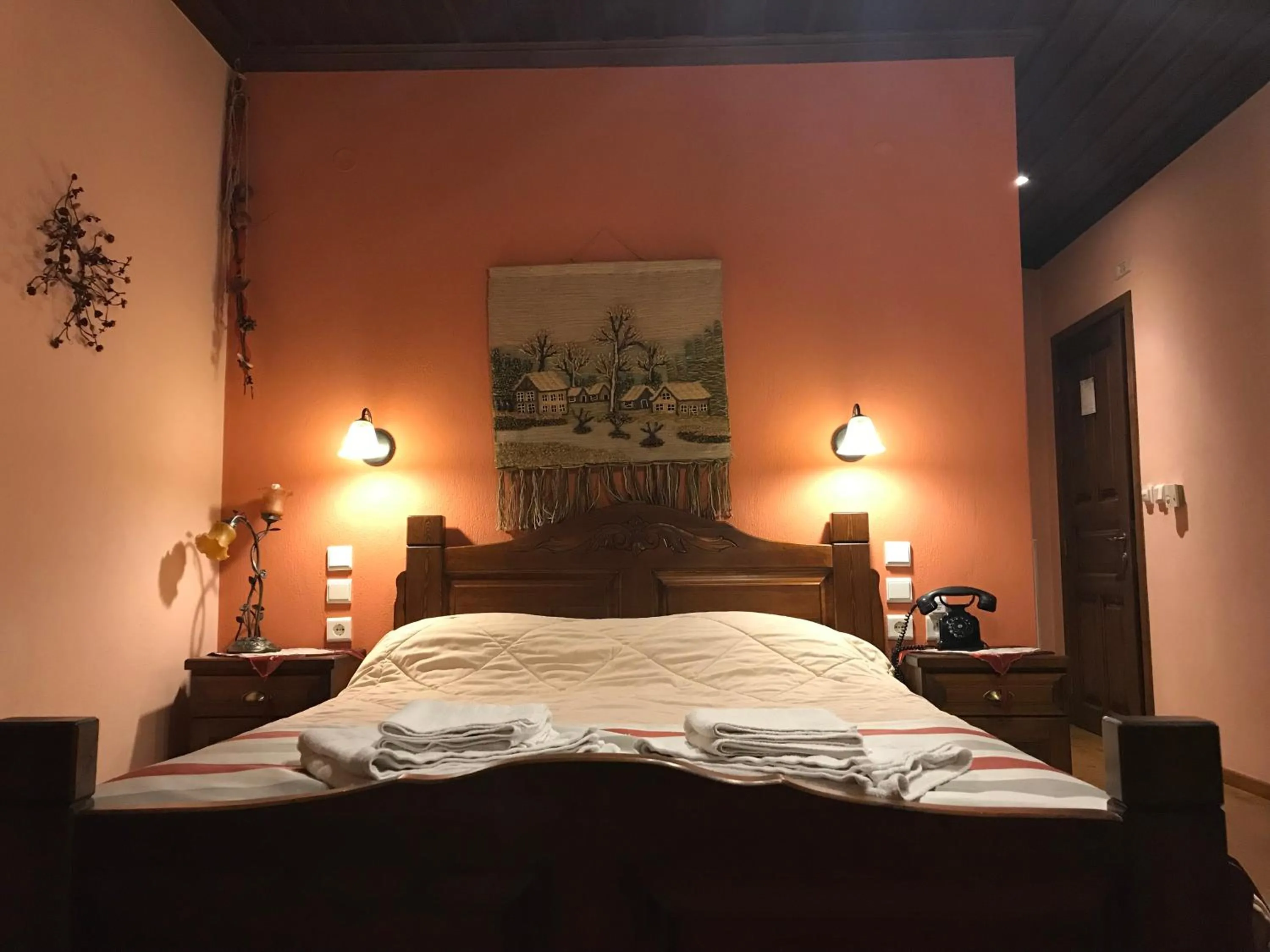 Bed in Archontiko Tsiboni