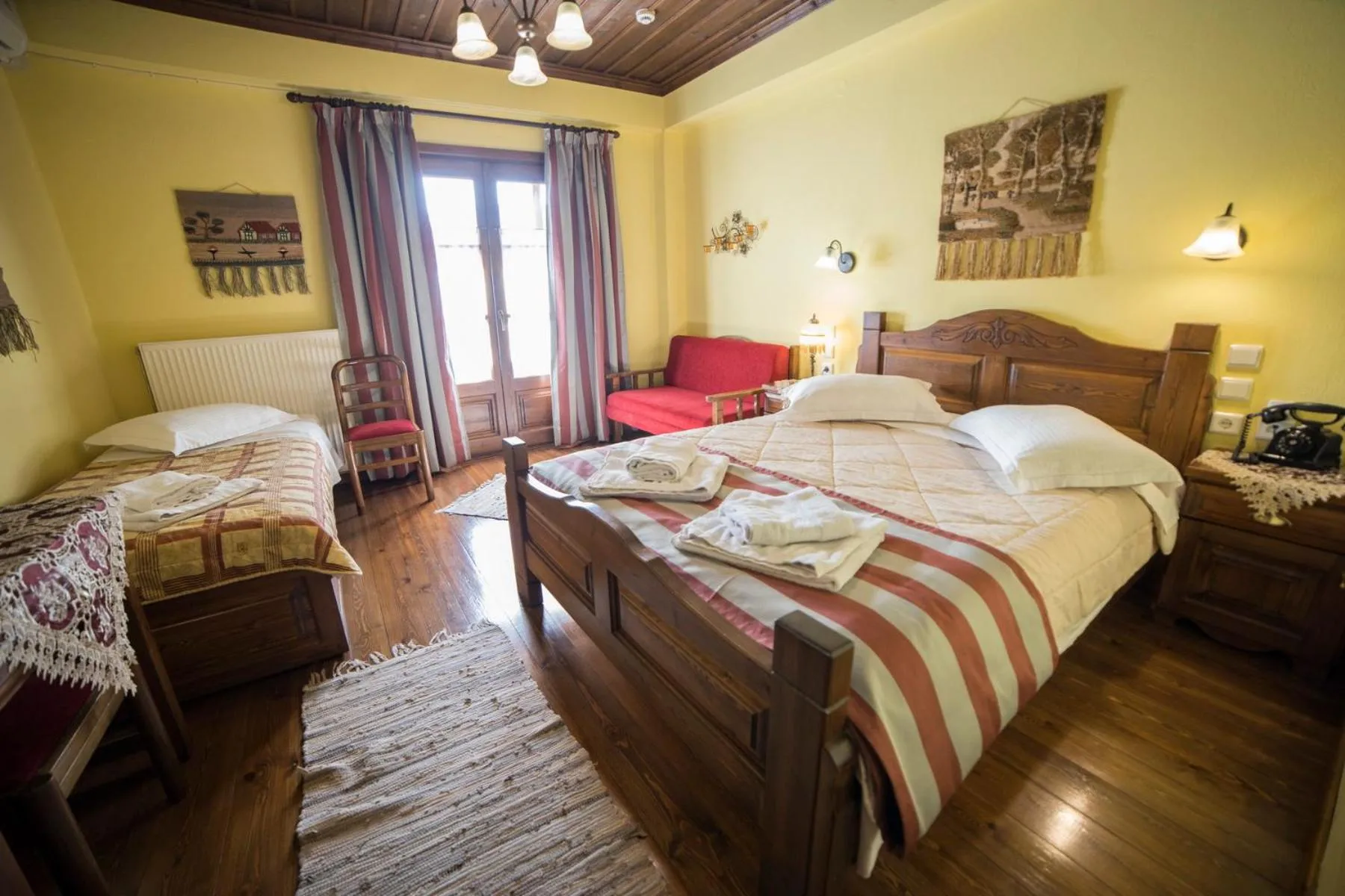 Bed in Archontiko Tsiboni