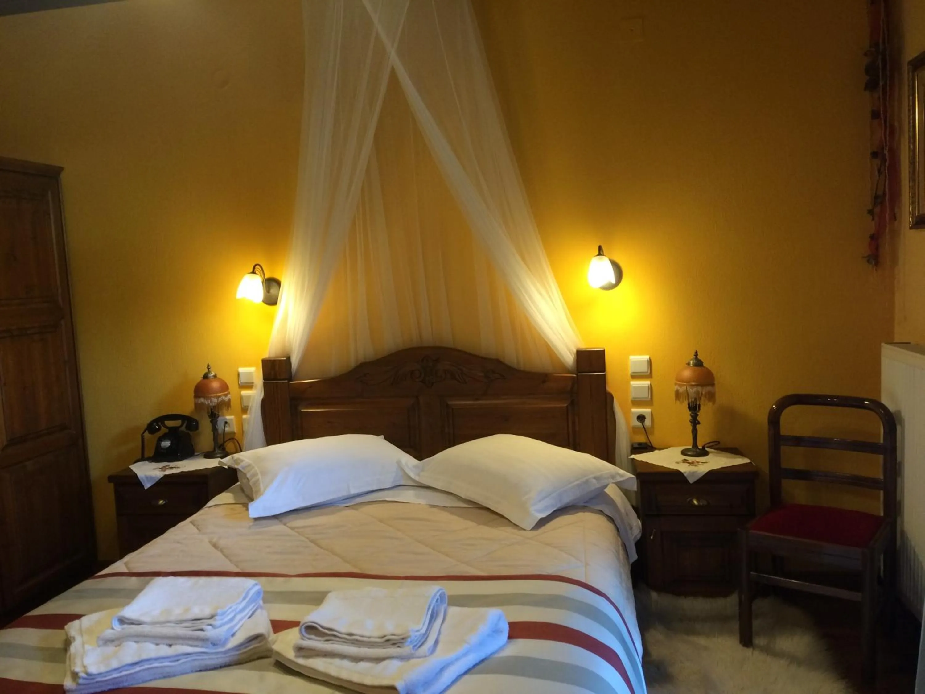 Property building, Bed in Archontiko Tsiboni