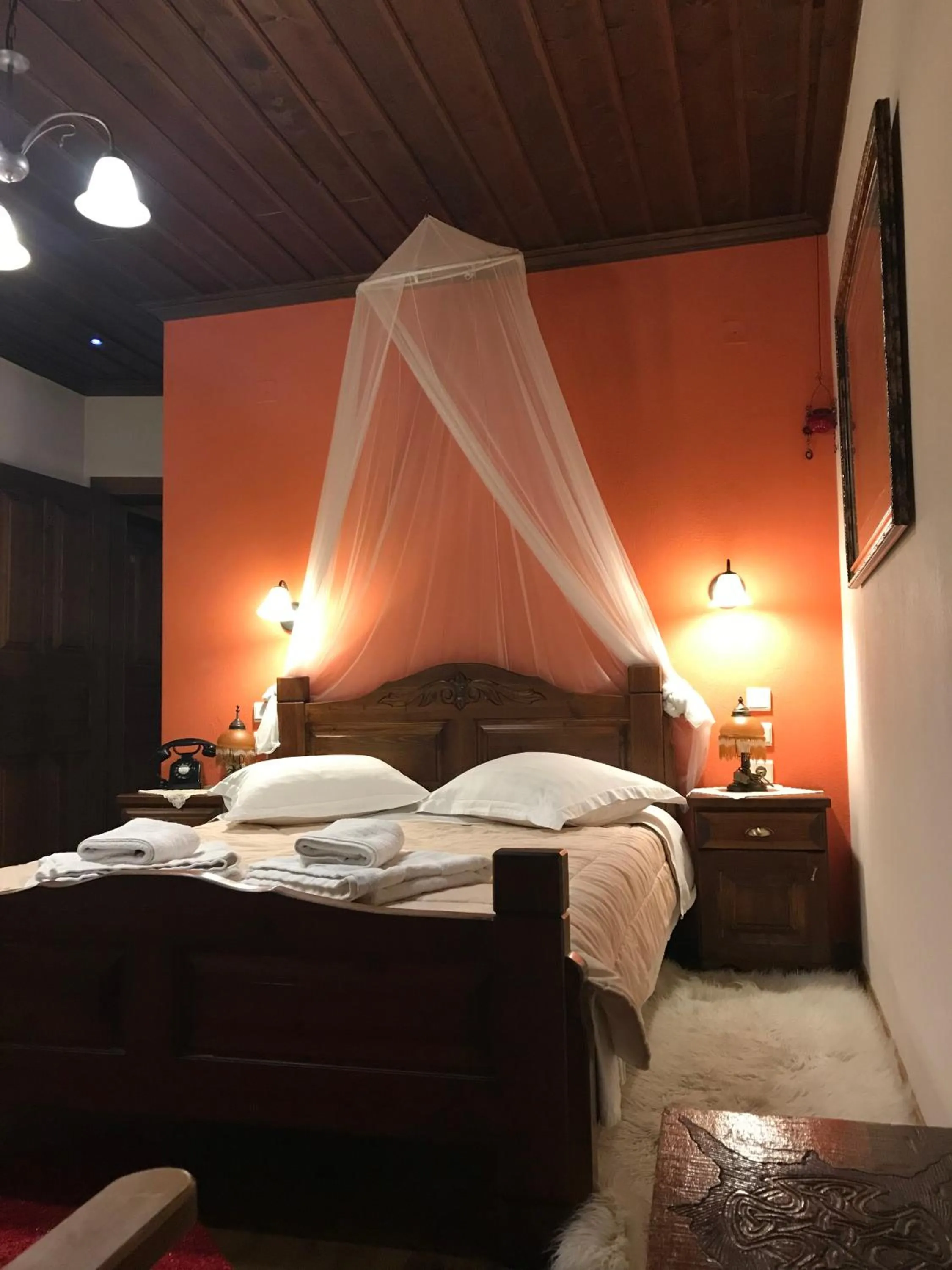 bunk bed, Bed in Archontiko Tsiboni