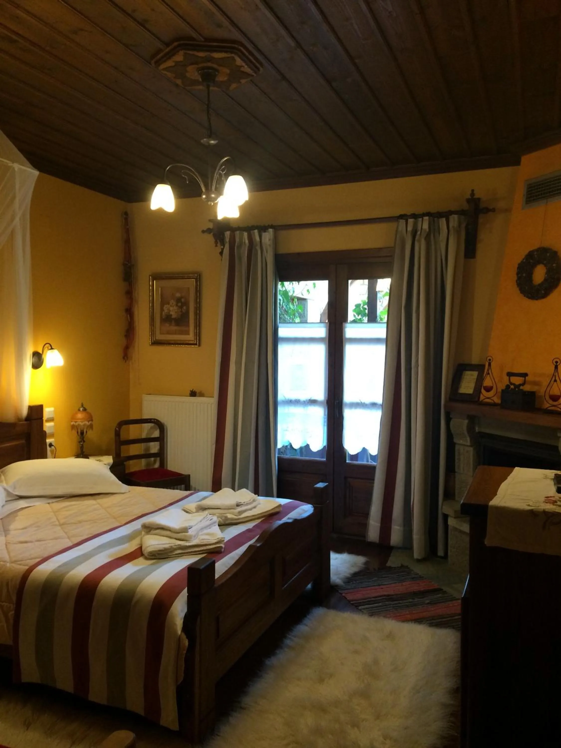 Bed in Archontiko Tsiboni