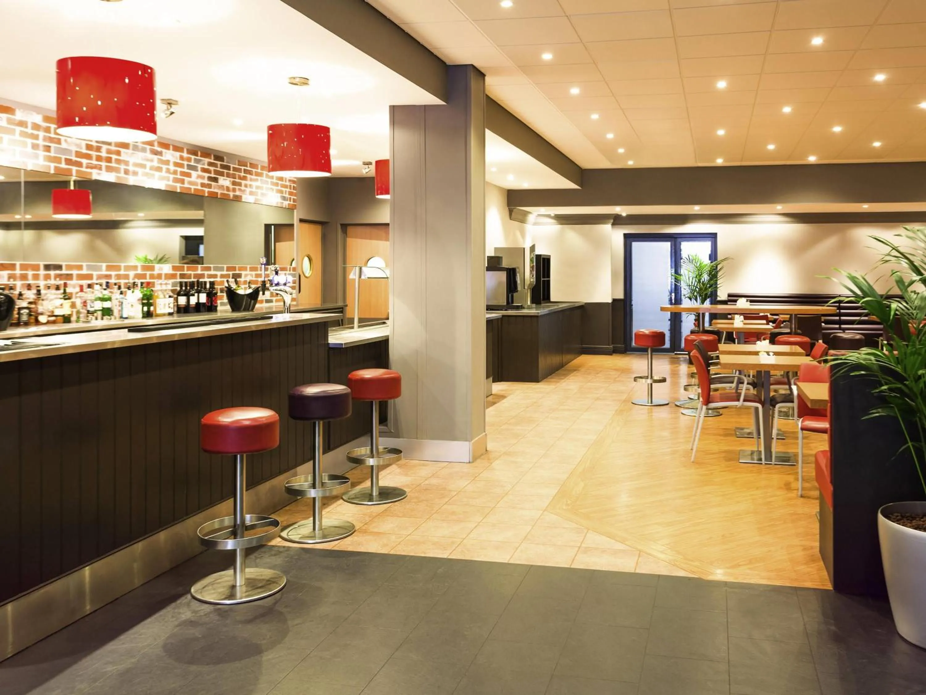Restaurant/places to eat in ibis Hotel Northampton Centre