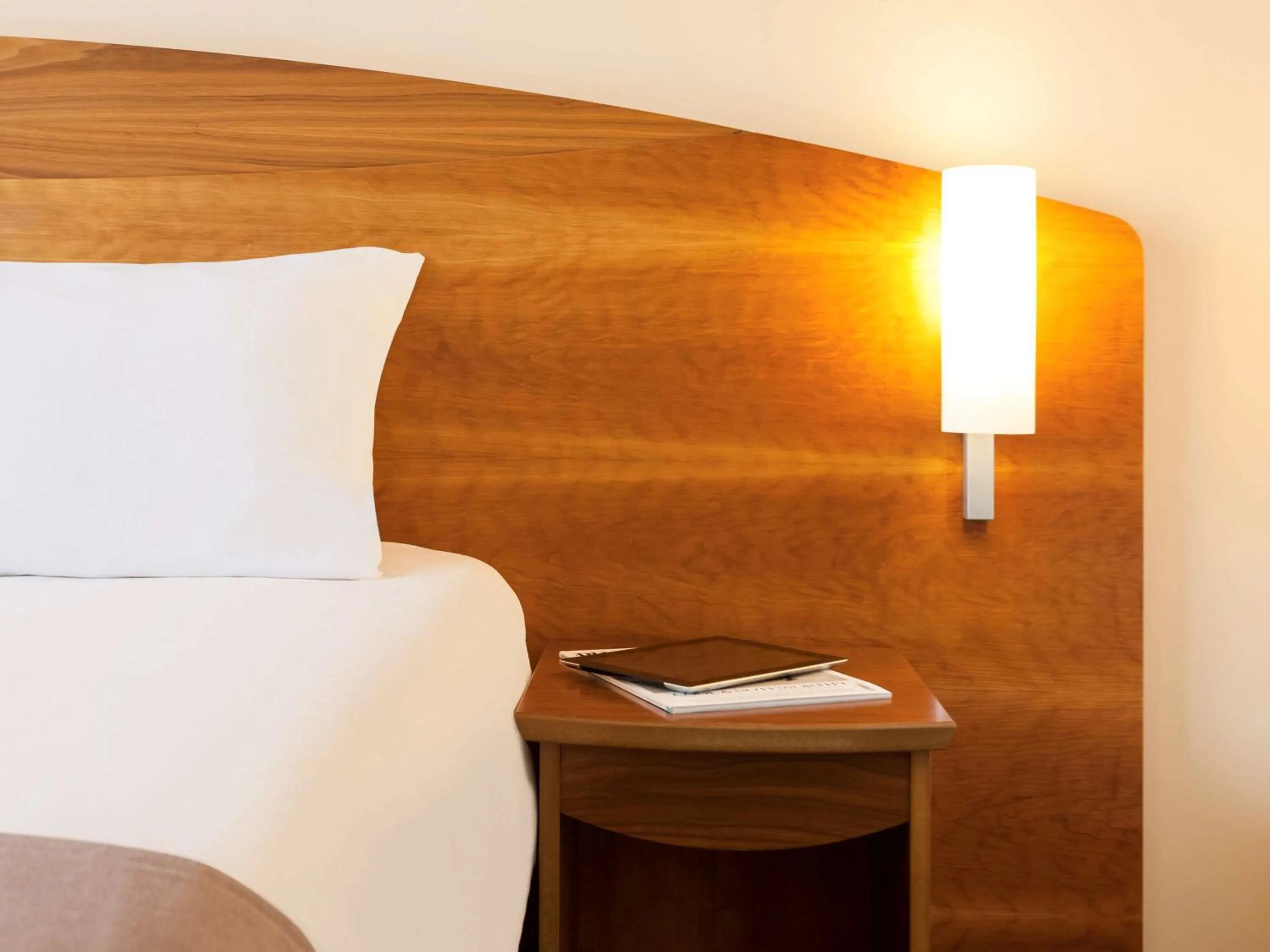 Photo of the whole room, Bed in ibis Hotel Northampton Centre