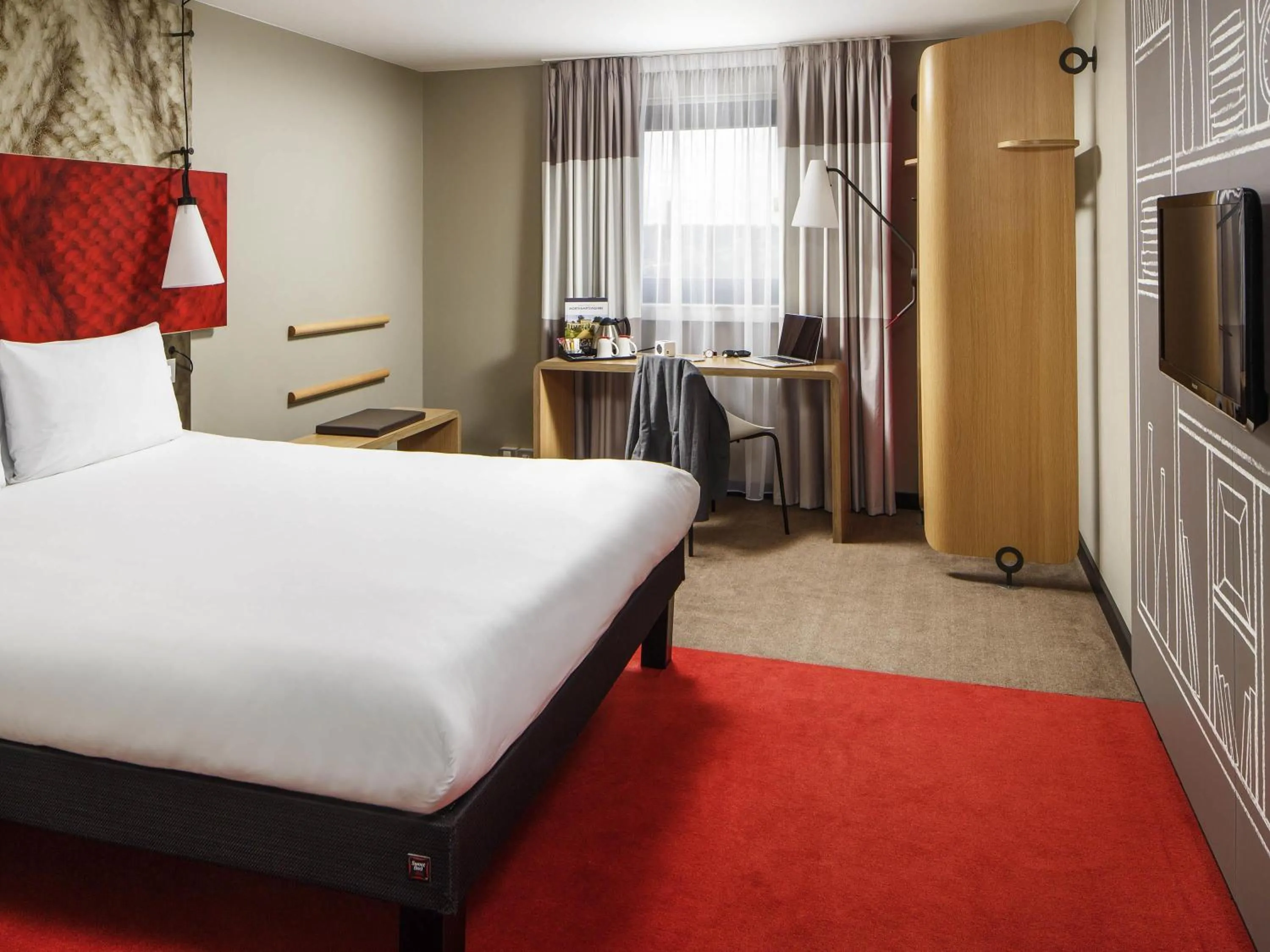 Bedroom, Bed in ibis Hotel Northampton Centre