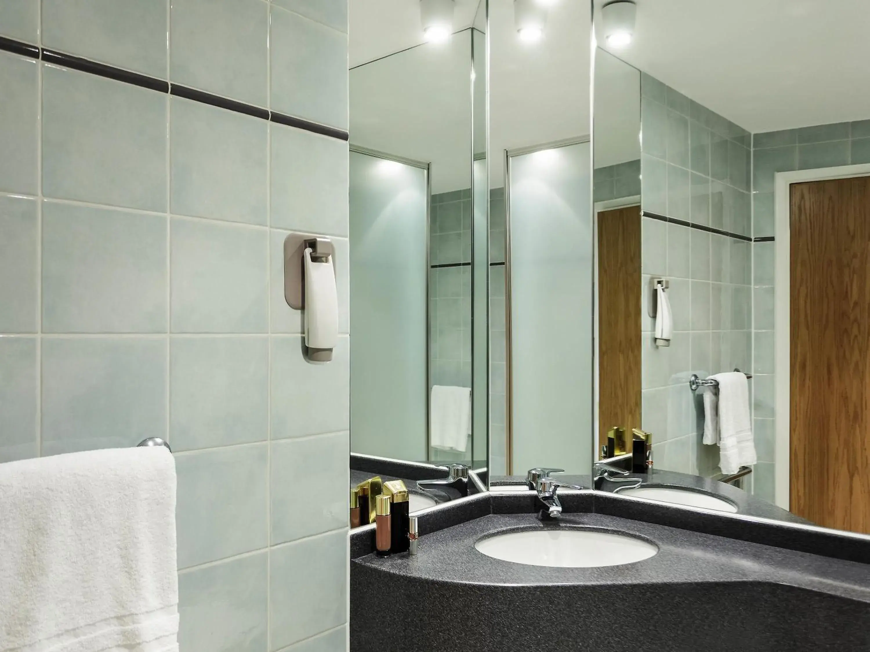 Bedroom in ibis Hotel Northampton Centre Bedroom in ibis Hotel Northampton Centre