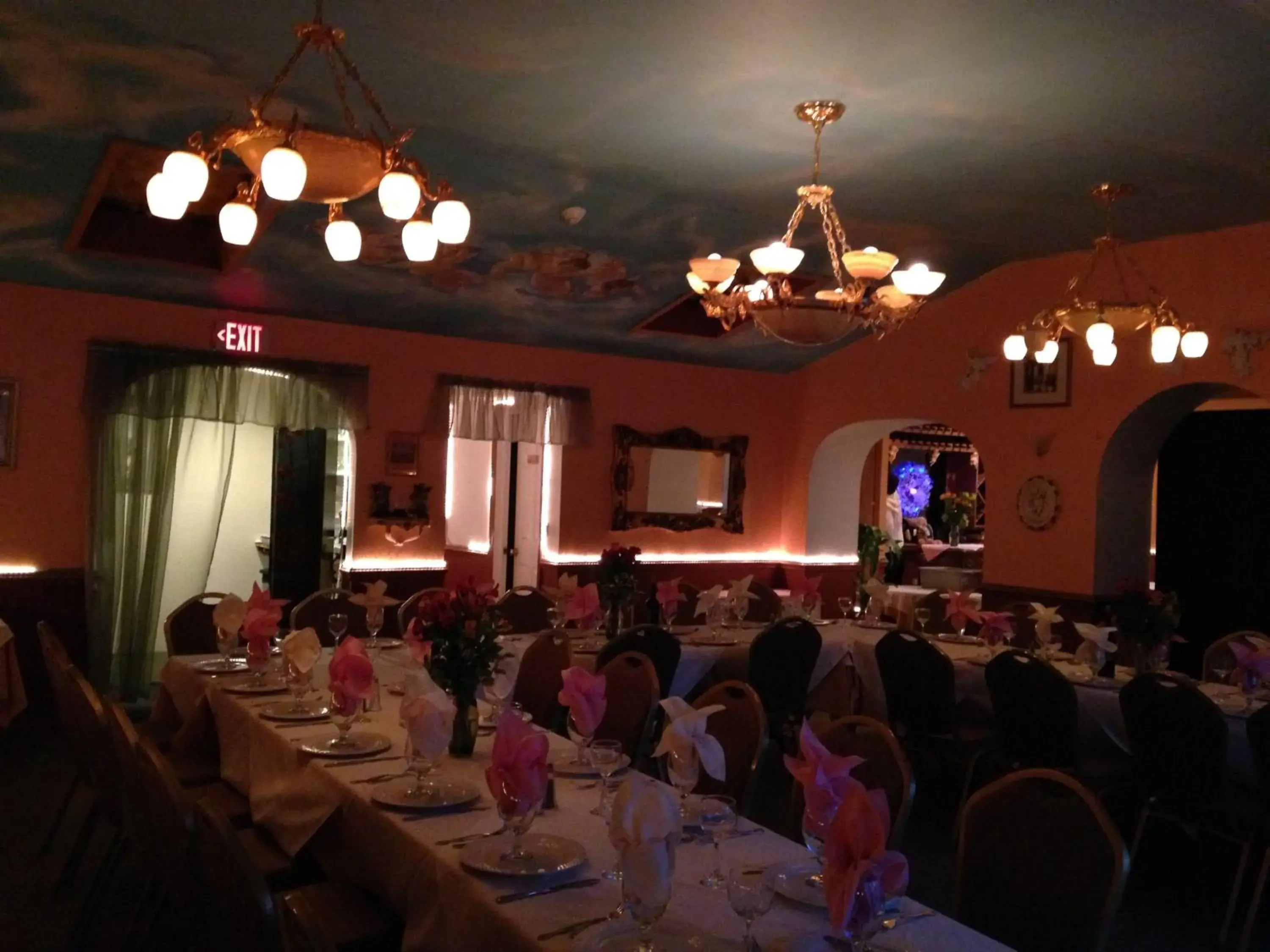 Restaurant/places to eat in Jones Beach Hotel Restaurant/places to eat in Jones Beach Hotel