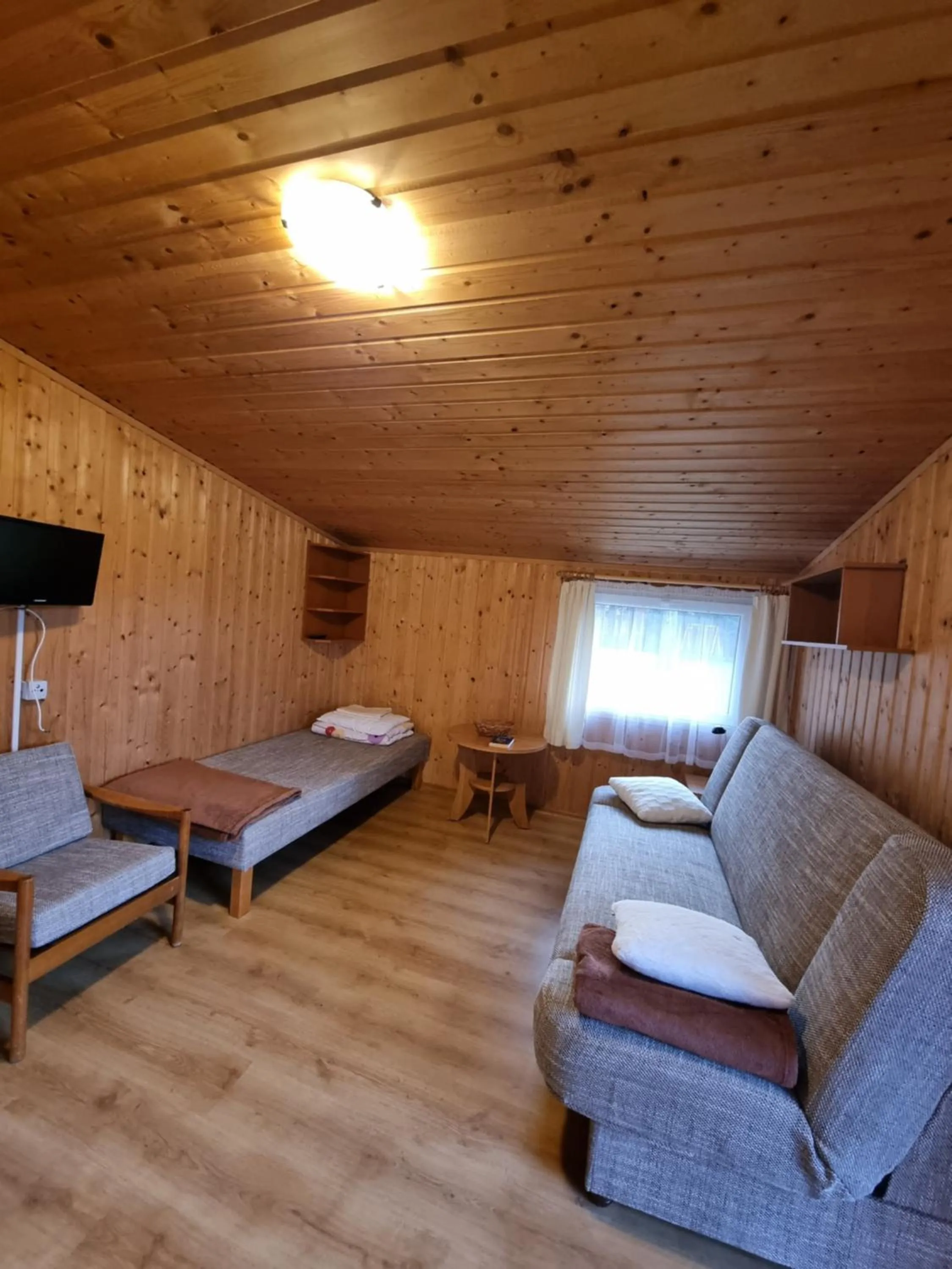 Photo of the whole room in OW Gabi