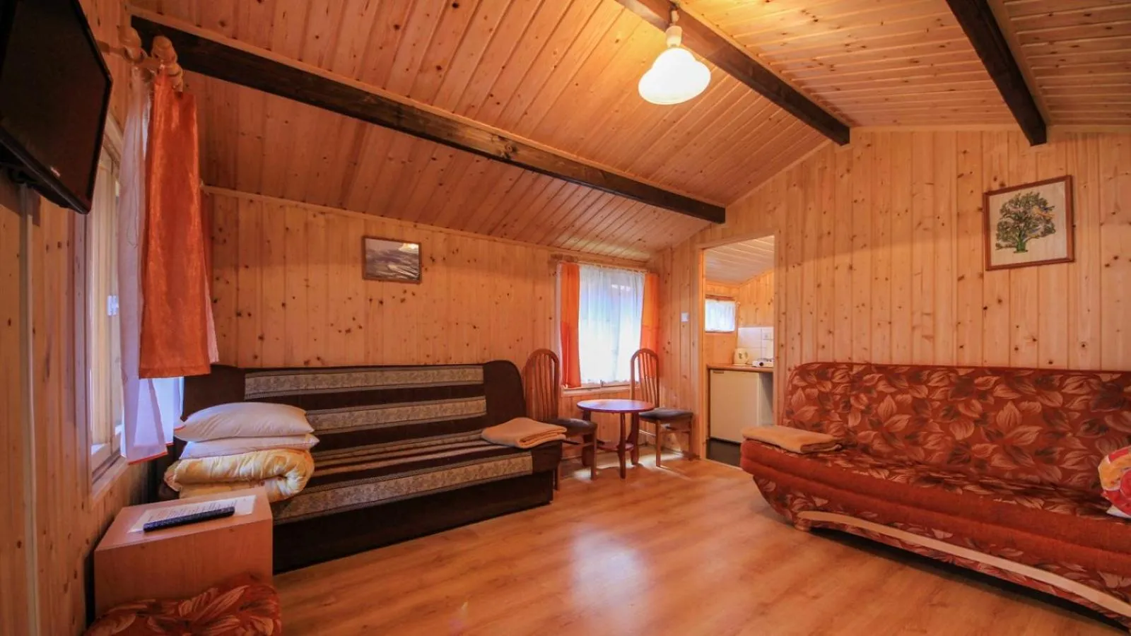 Photo of the whole room in OW Gabi