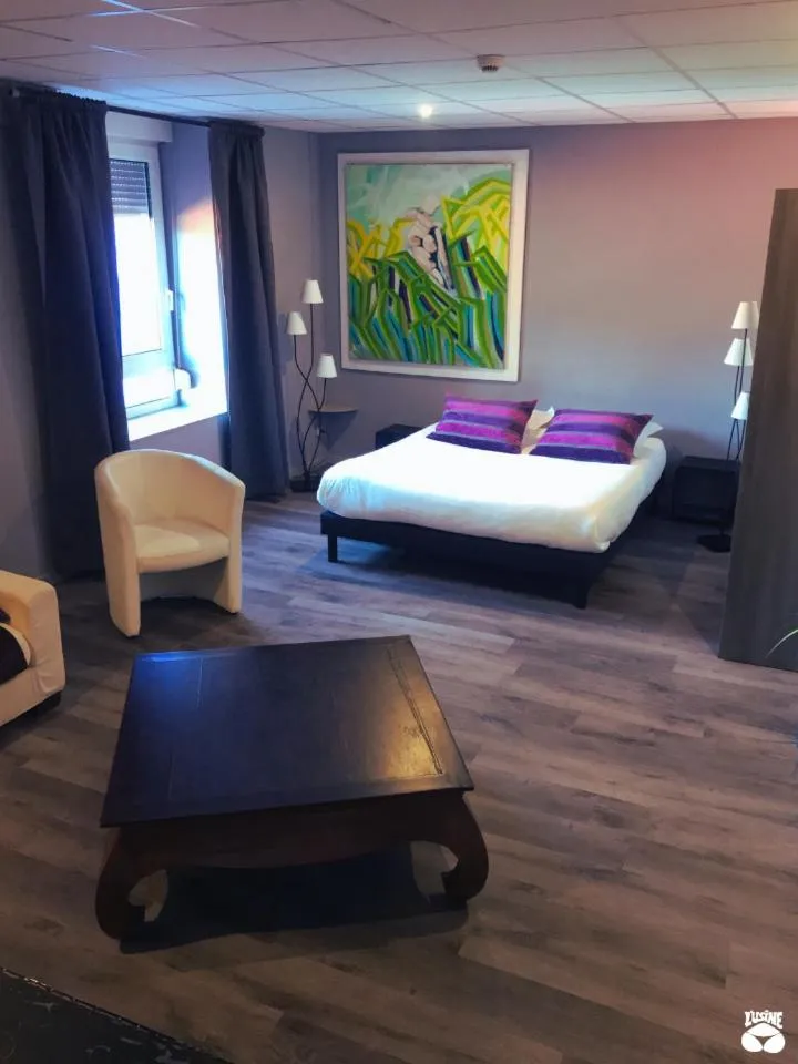 Bedroom, Bed in L'Usine