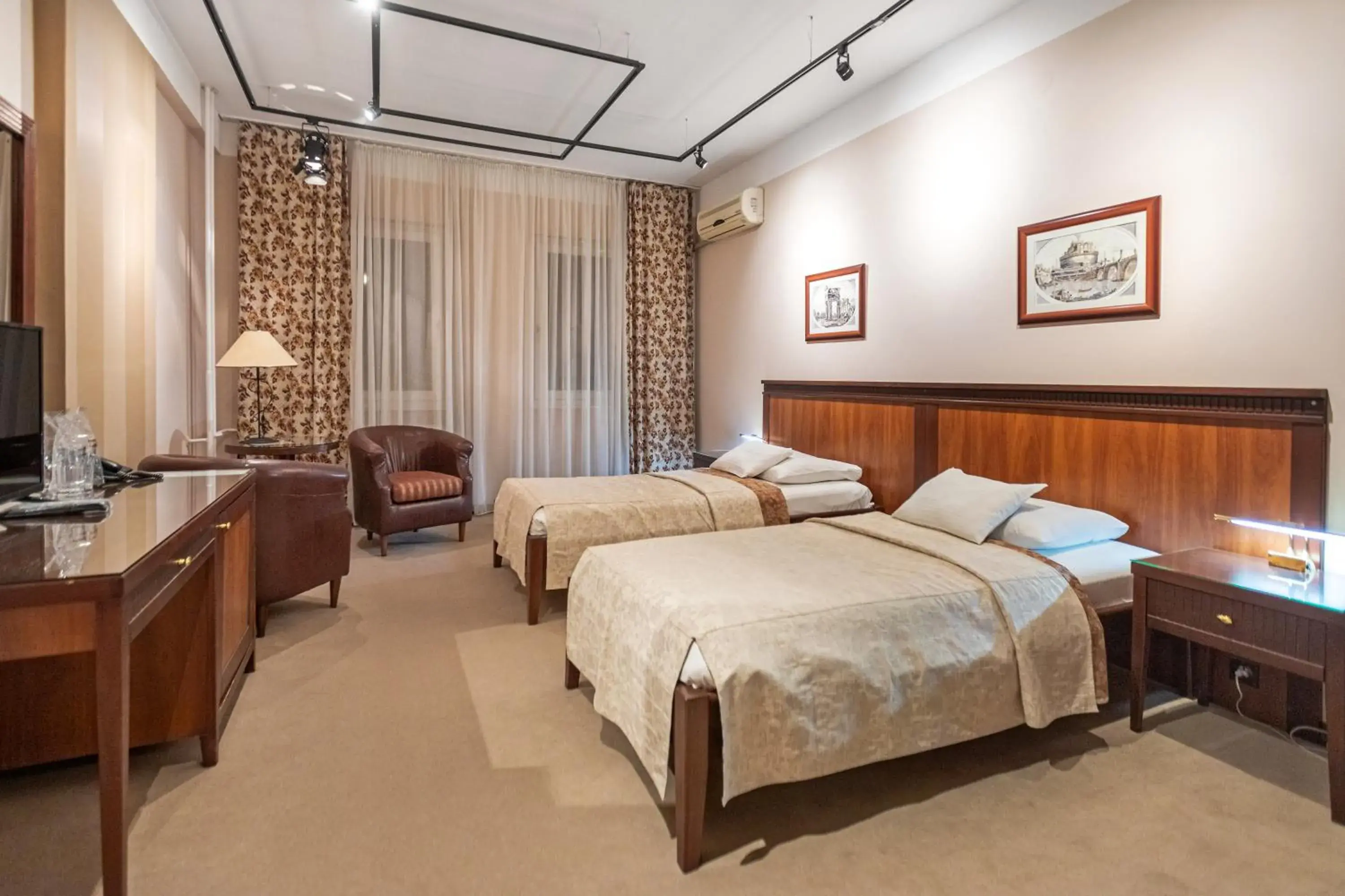 Twin Room - single occupancy in The Regent Club Hotel Twin Room - single occupancy in The Regent Club Hotel