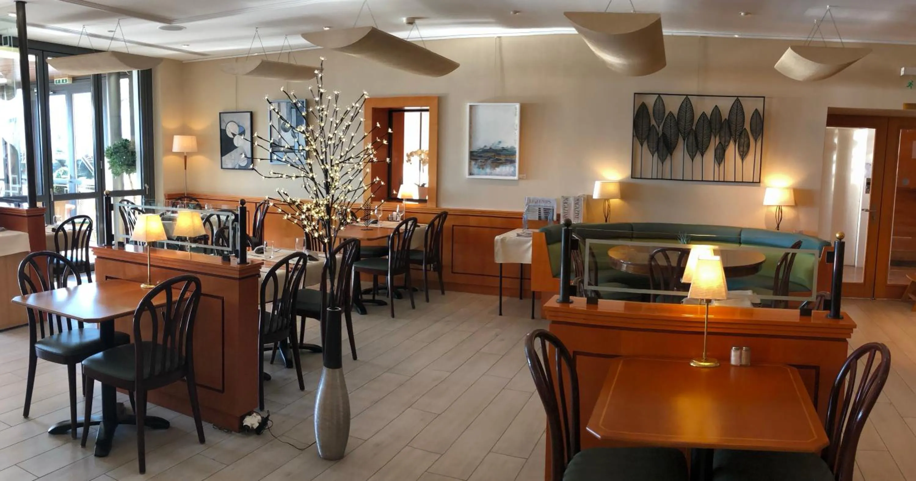 Restaurant/places to eat in Hôtel du Port