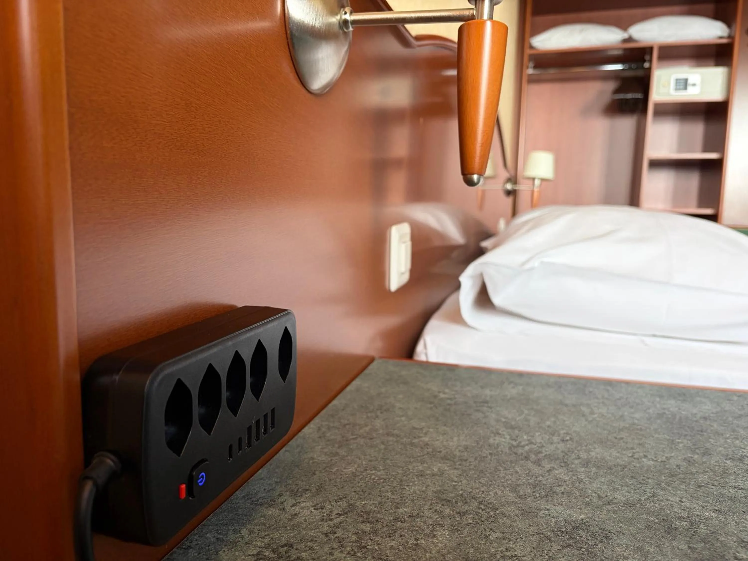 Bed in Hôtel du Port