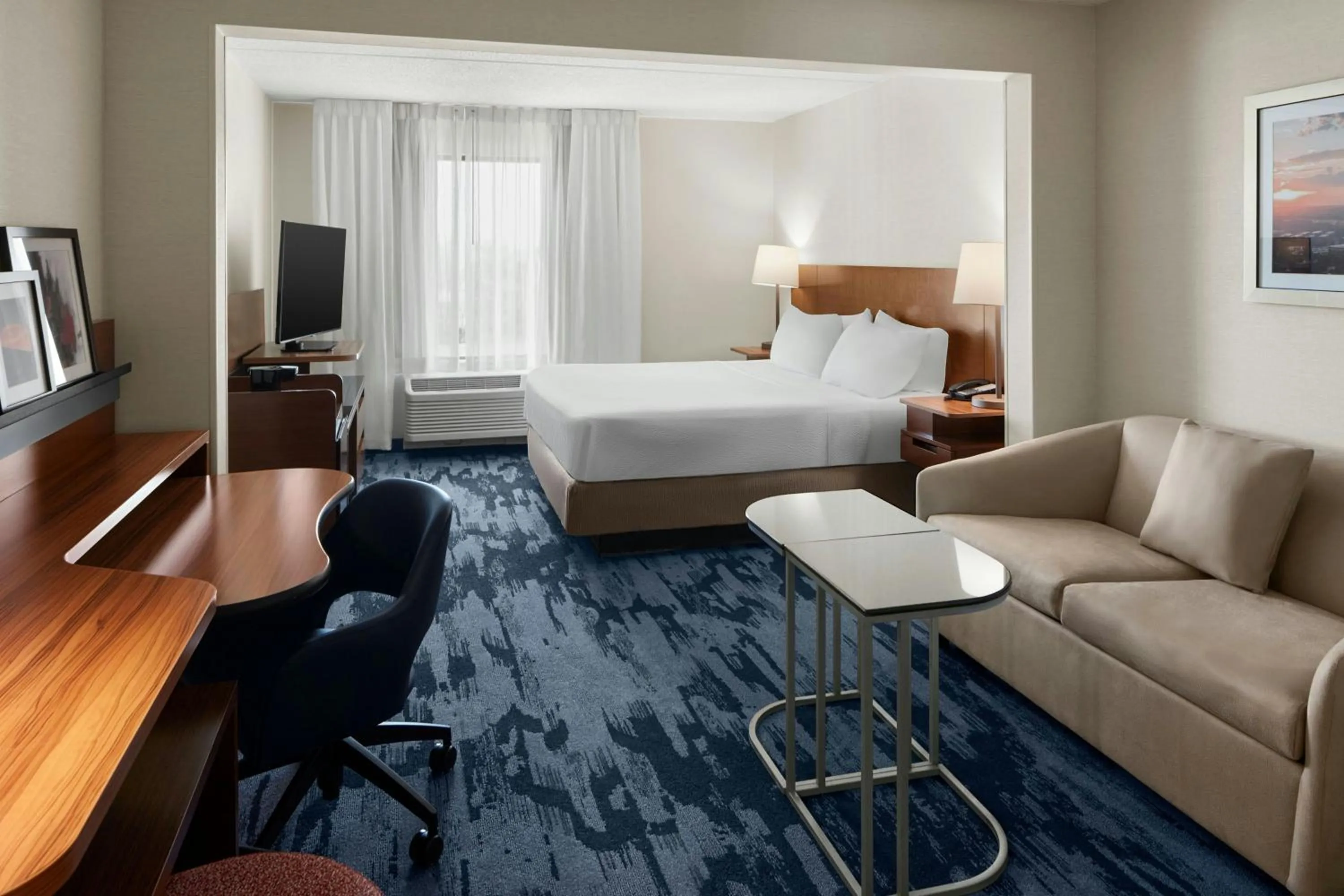 Photo of the whole room, Bed in Fairfield Inn & Suites by Marriott Lynchburg Liberty University