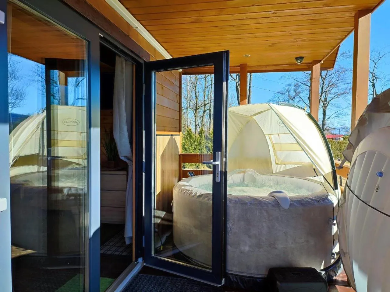 Hot Tub, Bed in Osada Widok na Góry - Dwa domki z Jacuzzi na wyłączność