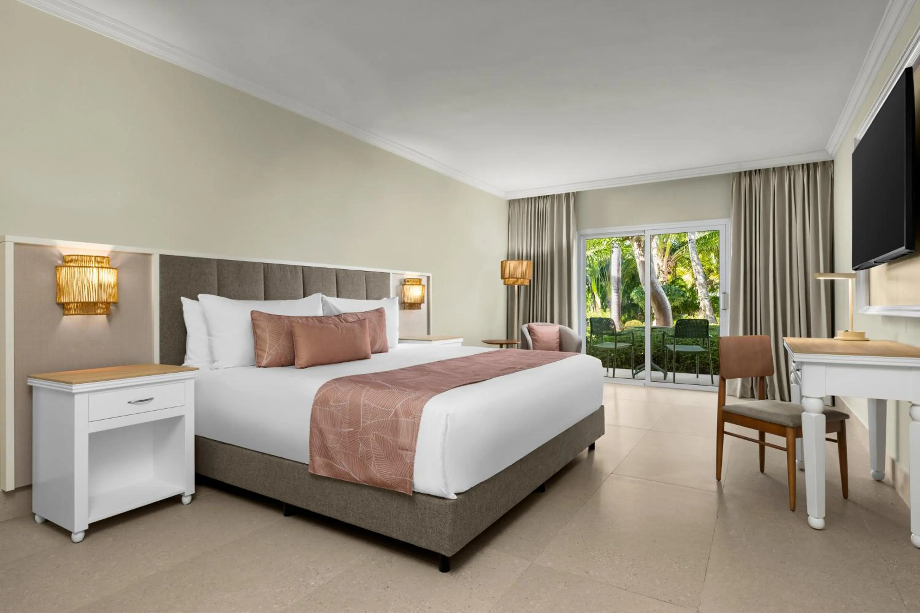 Bed in Wyndham Alltra Punta Cana All Inclusive Resort