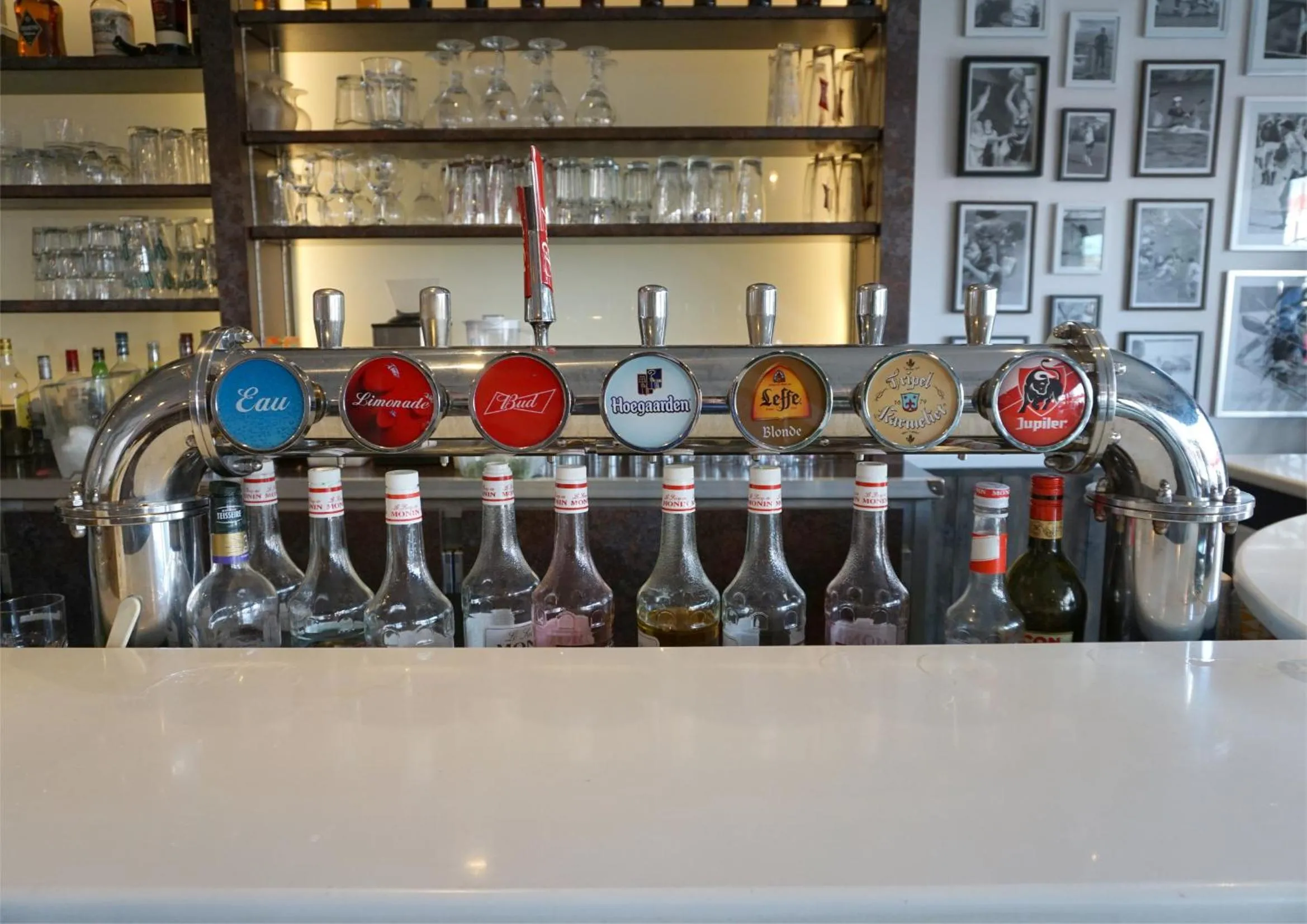 Lounge or bar in Hôtel Le Glacier