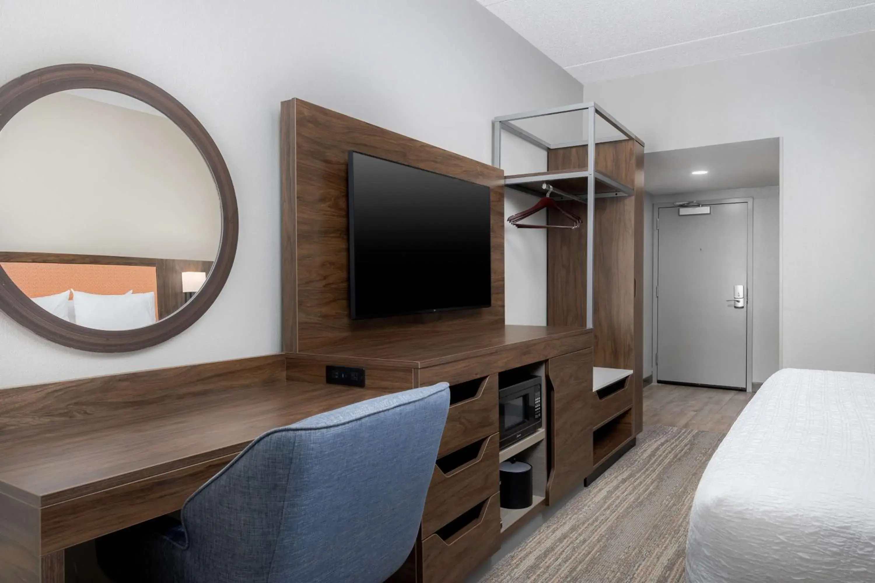 Bedroom, Bed in Hampton Inn Louisville Airport Fair/Expo Center Bedroom, Bed in Hampton Inn Louisville Airport Fair/Expo Center