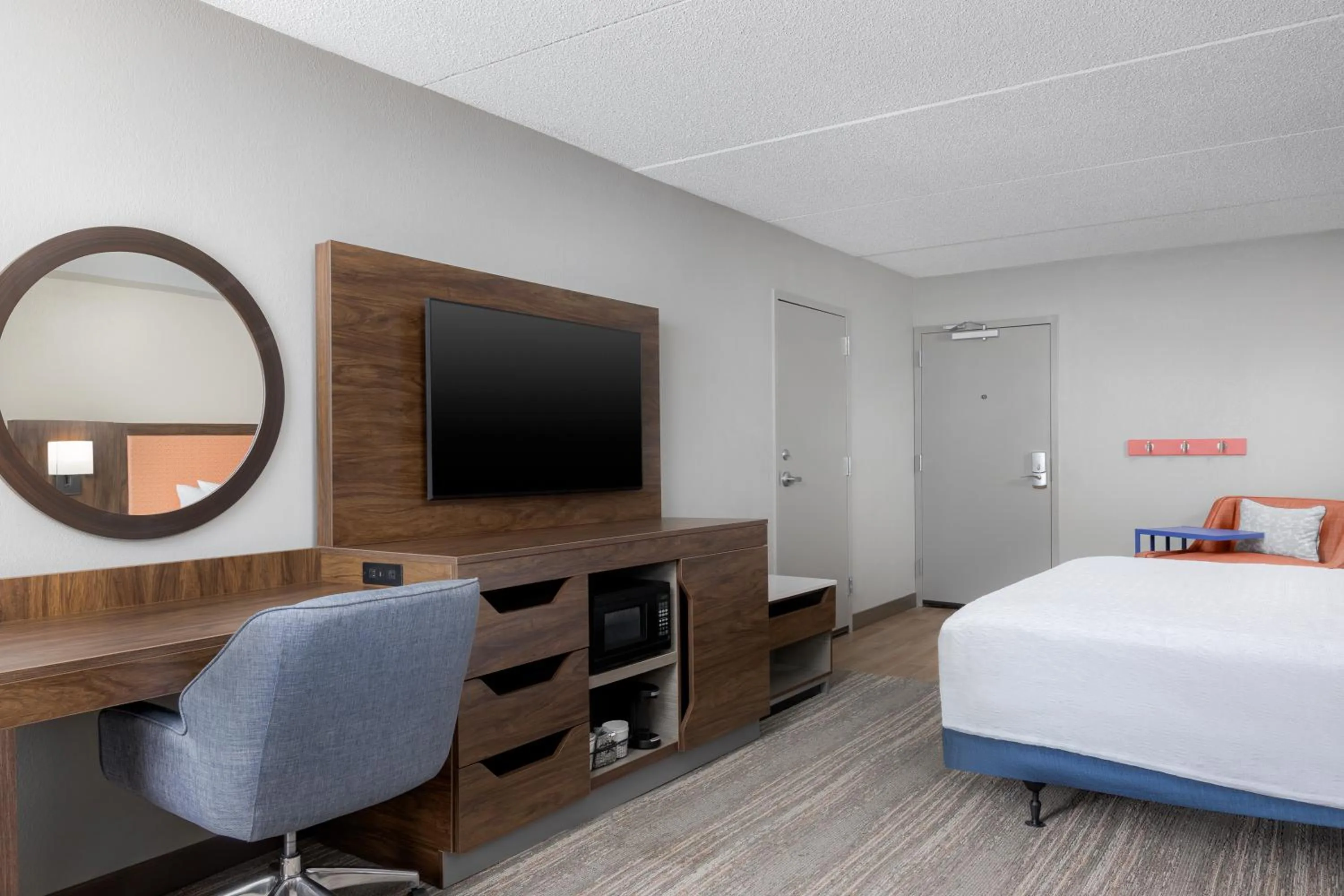 Bedroom, Bed in Hampton Inn Louisville Airport Fair/Expo Center