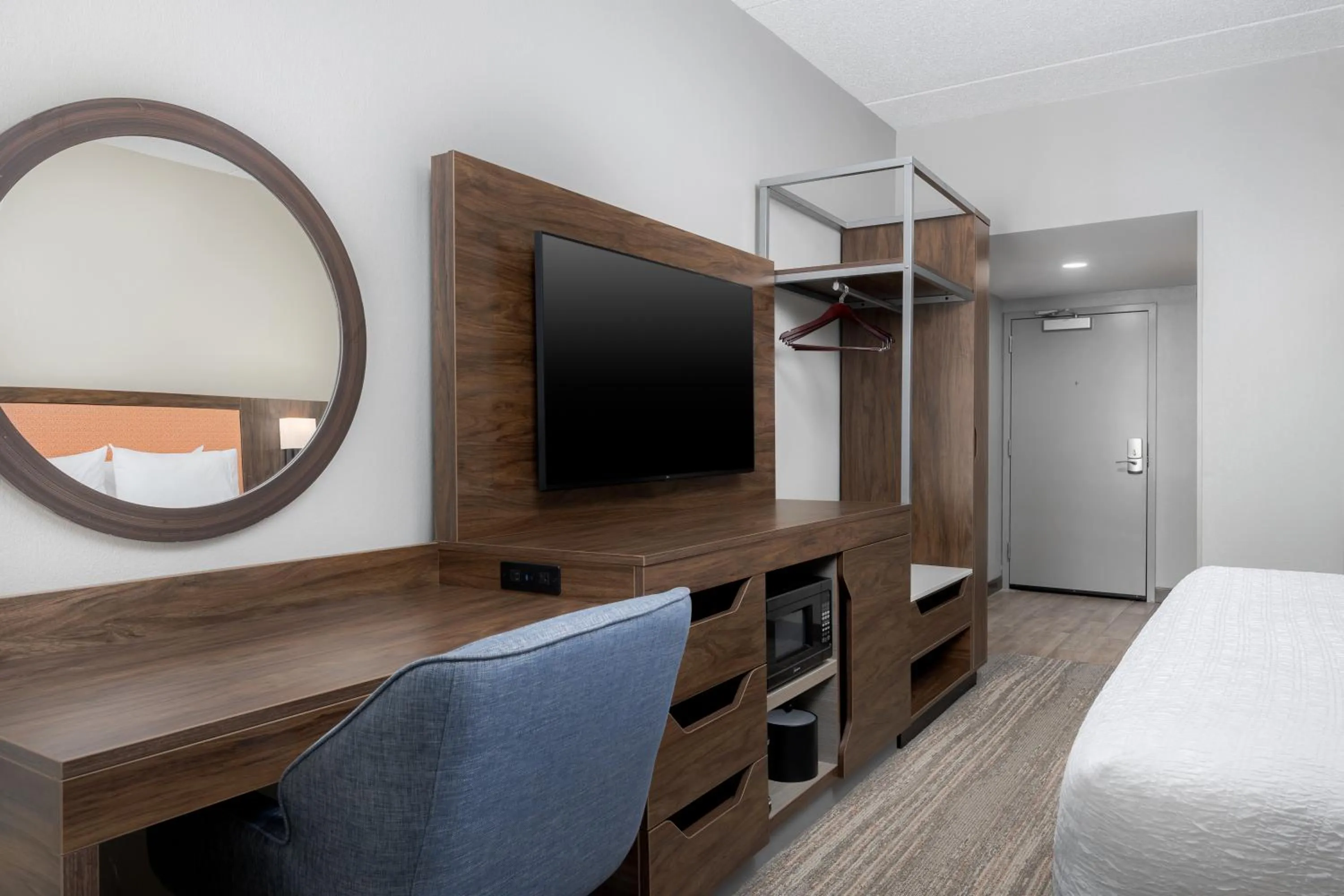 TV and multimedia, Bed in Hampton Inn Louisville Airport Fair/Expo Center