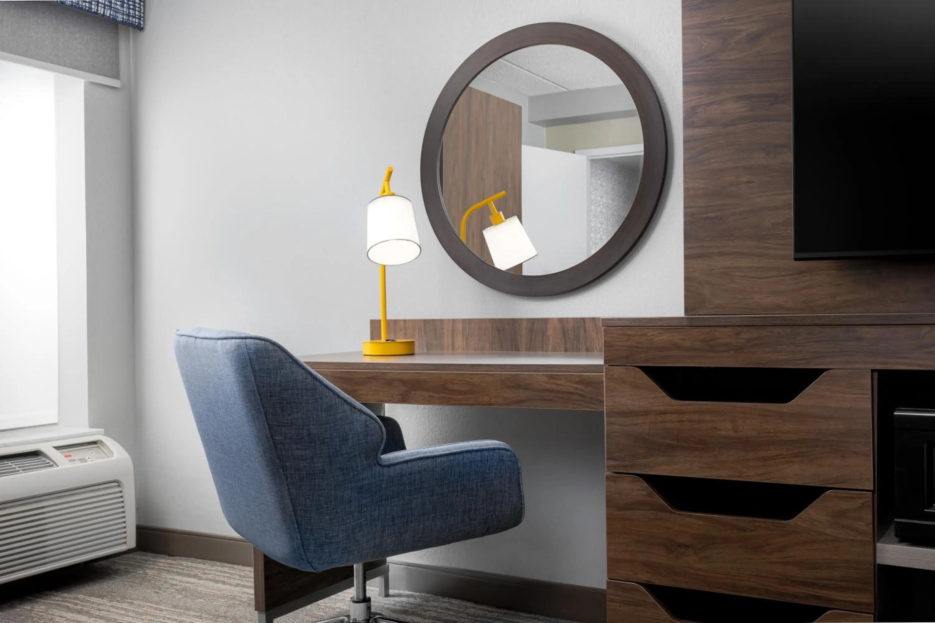 Bedroom in Hampton Inn Louisville Airport Fair/Expo Center