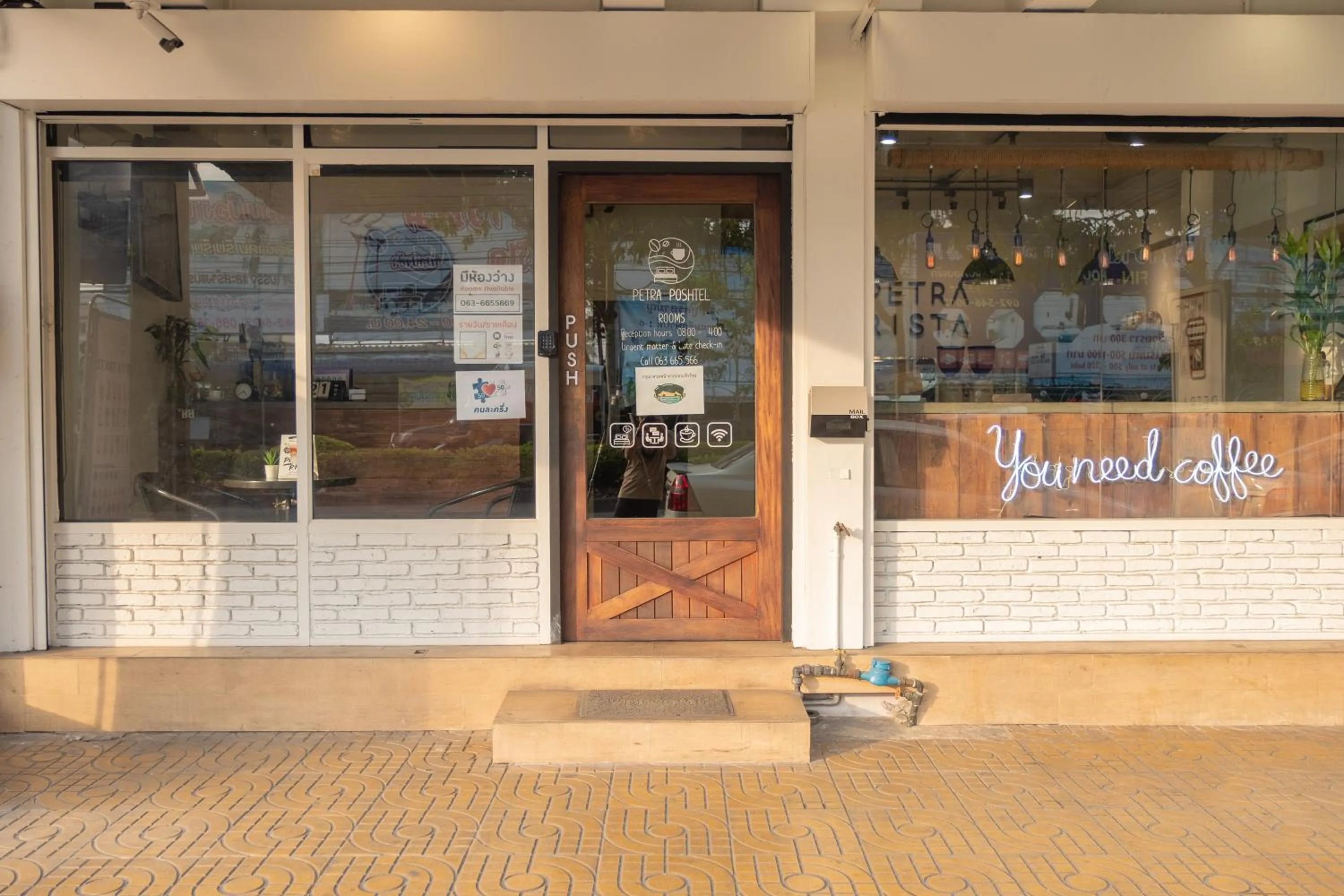 Facade/entrance in Petra Poshtel Donmuang