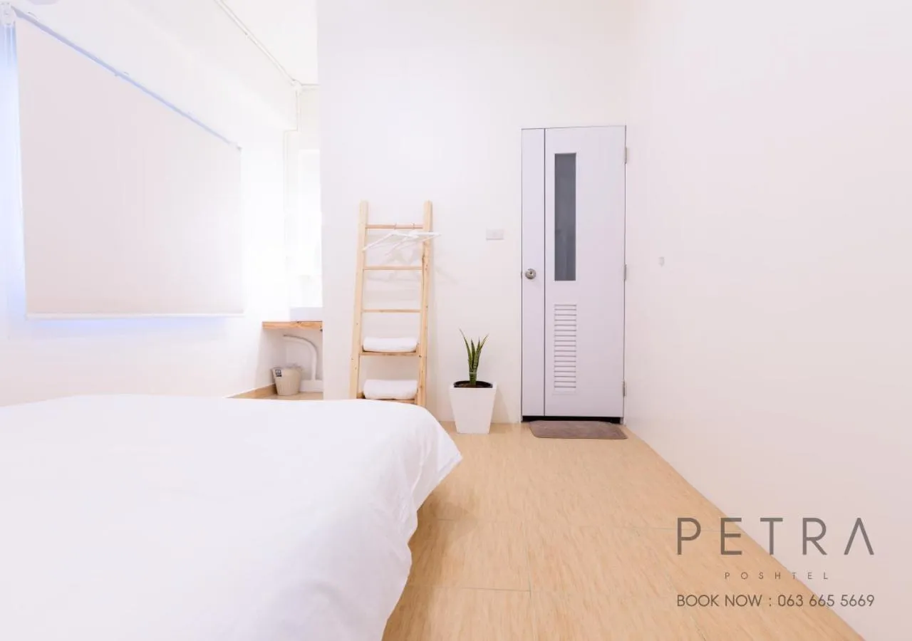 Bed in Petra Poshtel Donmuang