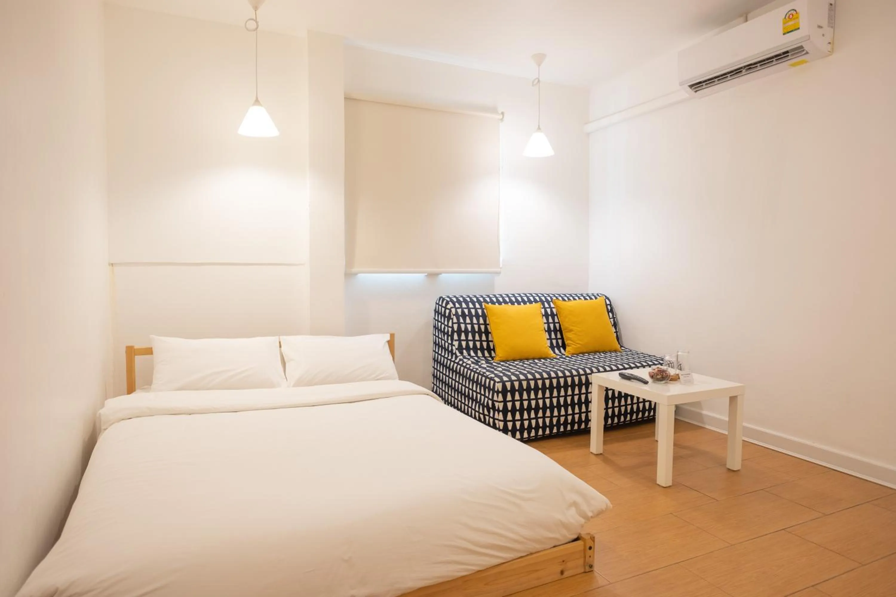 Photo of the whole room, Bed in Petra Poshtel Donmuang